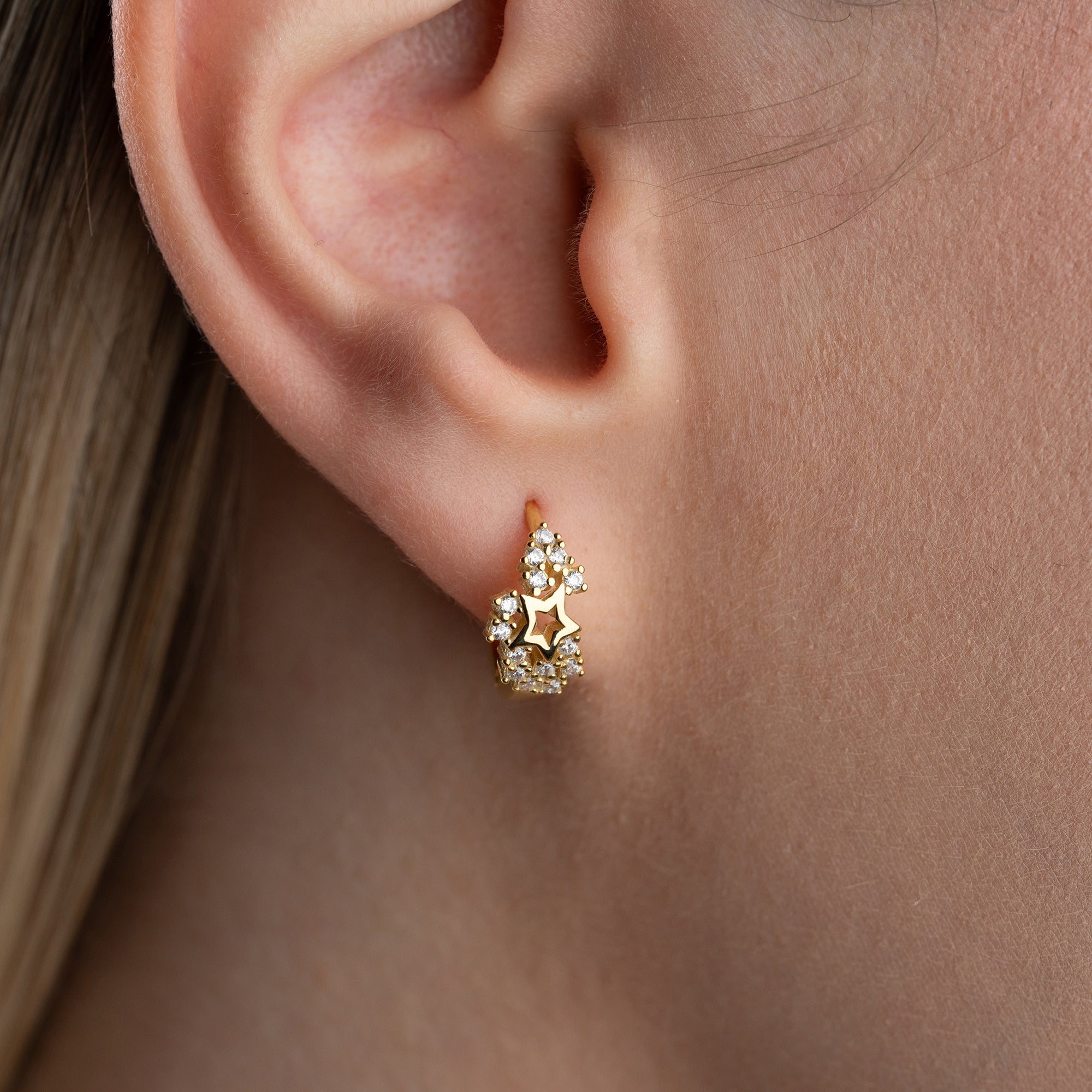 MINIMALISTISKA STJÄRNÖRHÄNGEN MED ZIRKON | 925 SILVER