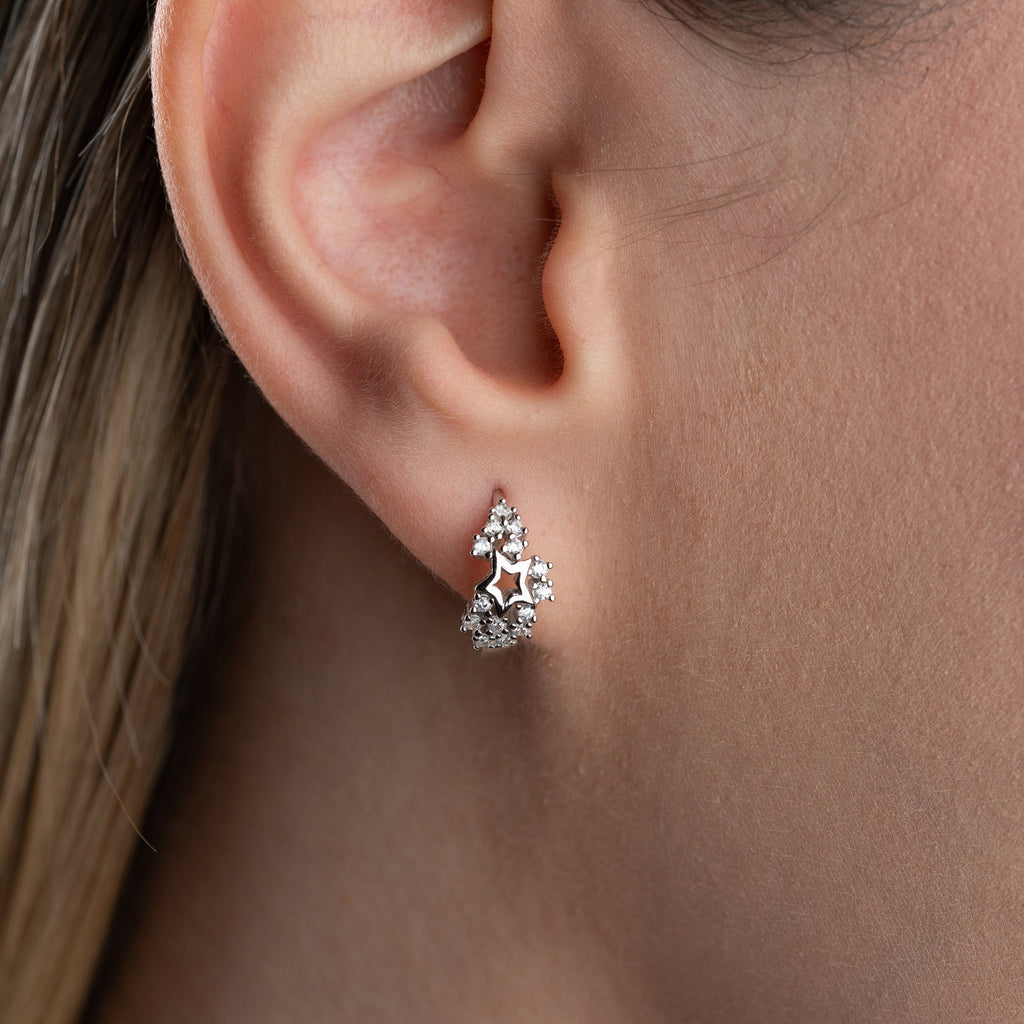 MINIMALISTISKA STJÄRNÖRHÄNGEN MED ZIRKON | 925 SILVER