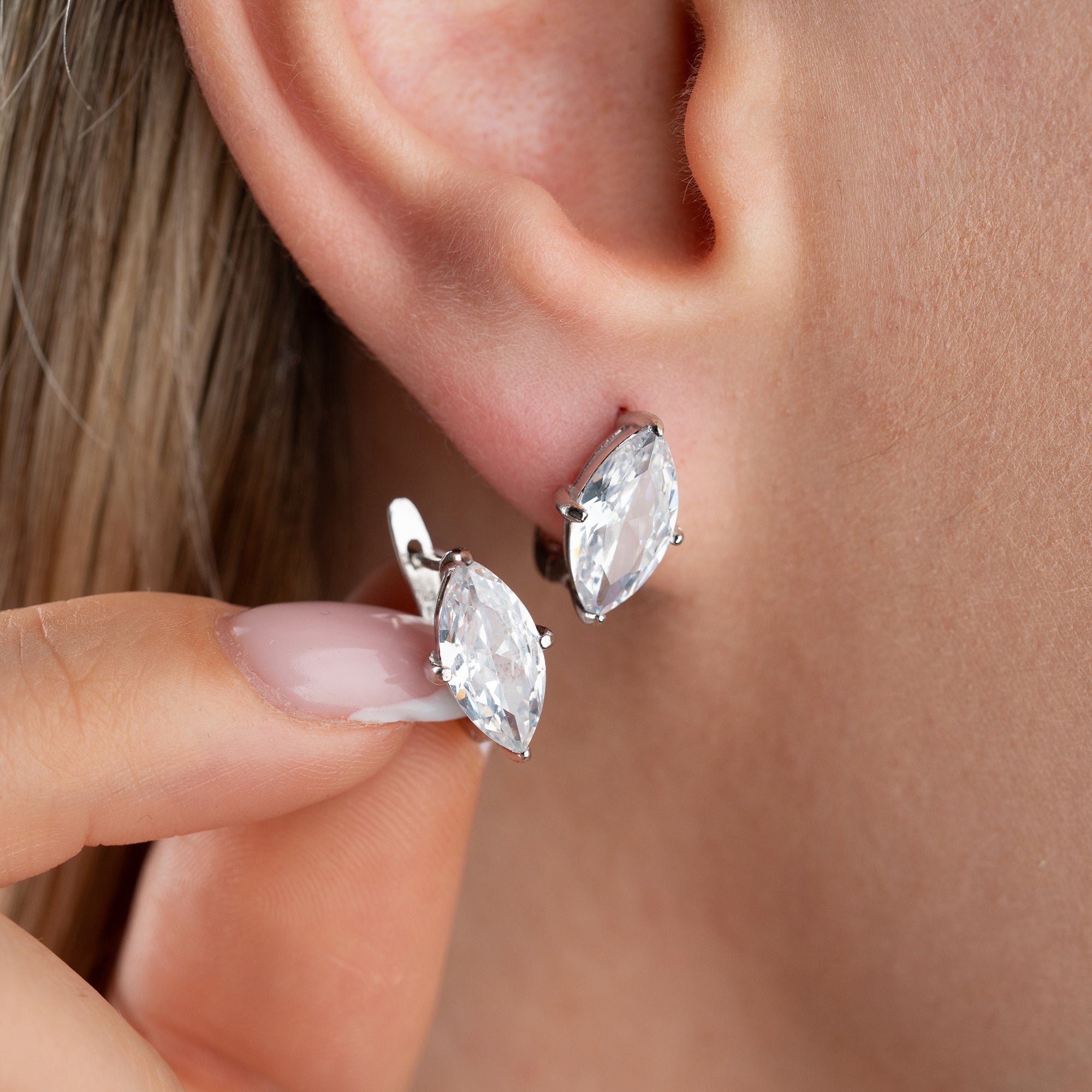 MINIMALISTISKA MARQUISÖRHÄNGEN MED ZIRKON | 925 SILVER
