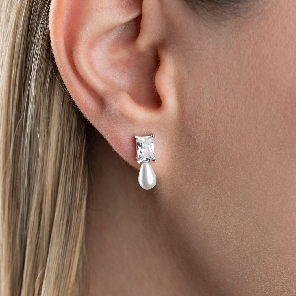ÖRHÄNGEN MED PÄRLDROPPE | 925 SILVER