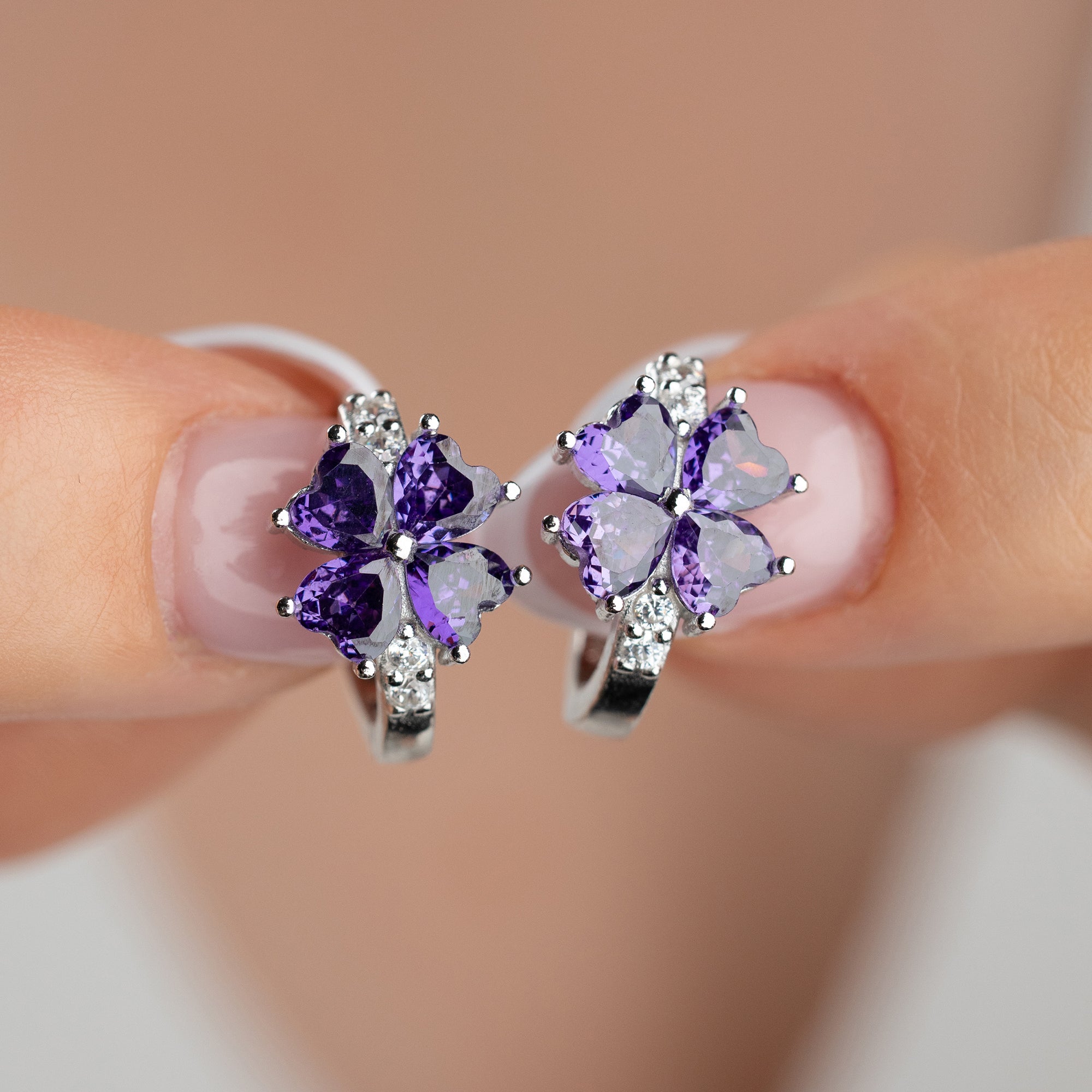 MINIMALISTISKA BLOMÖRHÄNGEN MED LILA ZIRKON | 925 SILVER