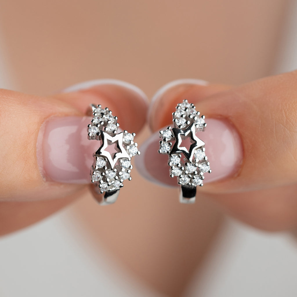 MINIMALISTISKA STJÄRNÖRHÄNGEN MED ZIRKON | 925 SILVER