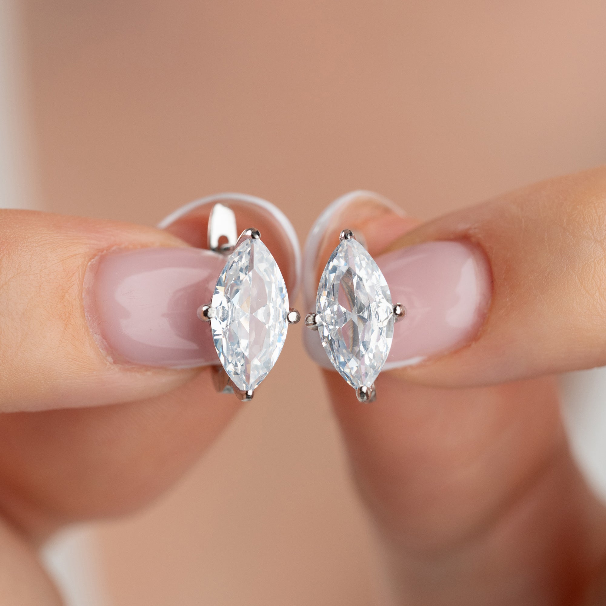 MINIMALISTISKA MARQUISÖRHÄNGEN MED ZIRKON | 925 SILVER