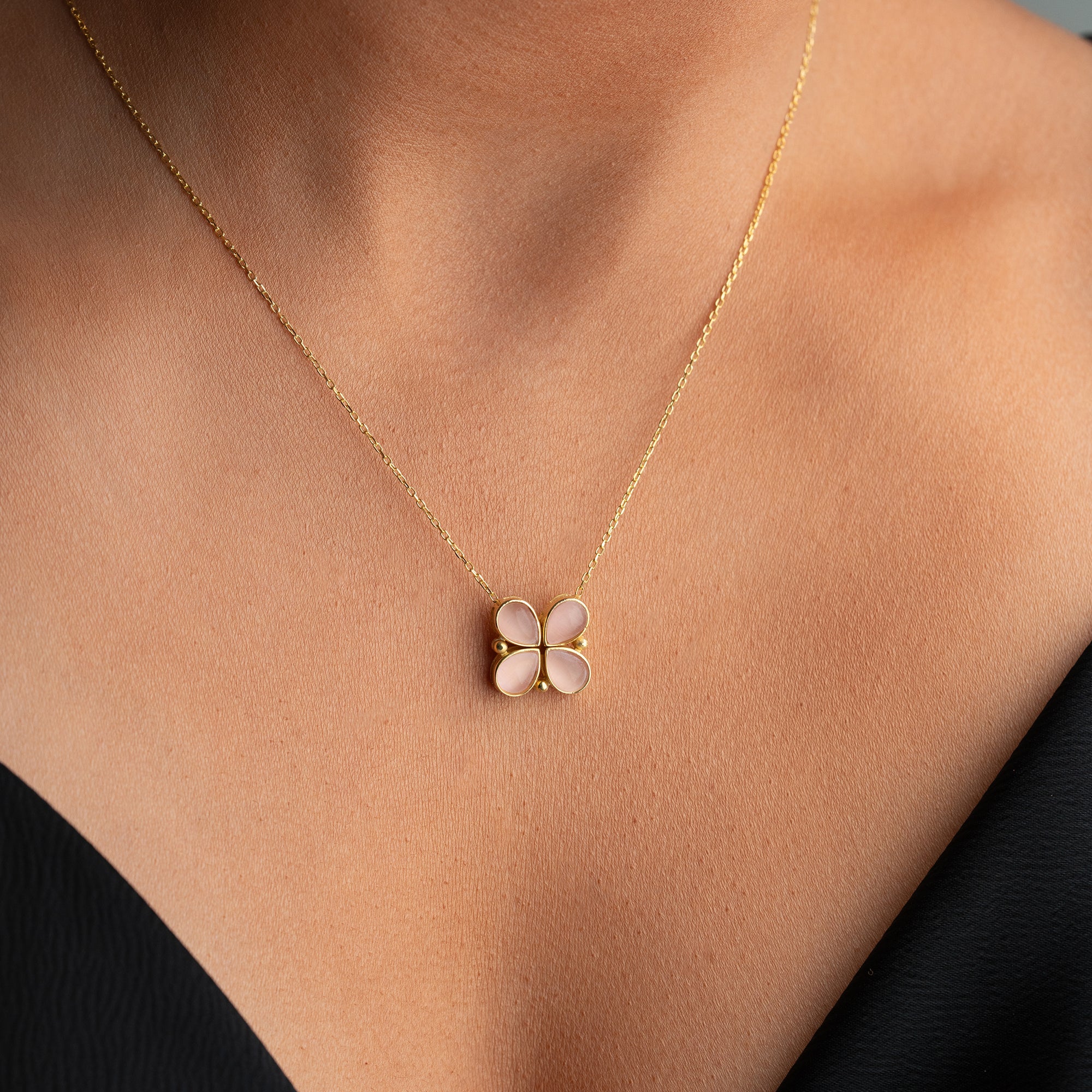 MEDALJONGHALSBAND MED ROSA BLOMMA | 925 SILVER