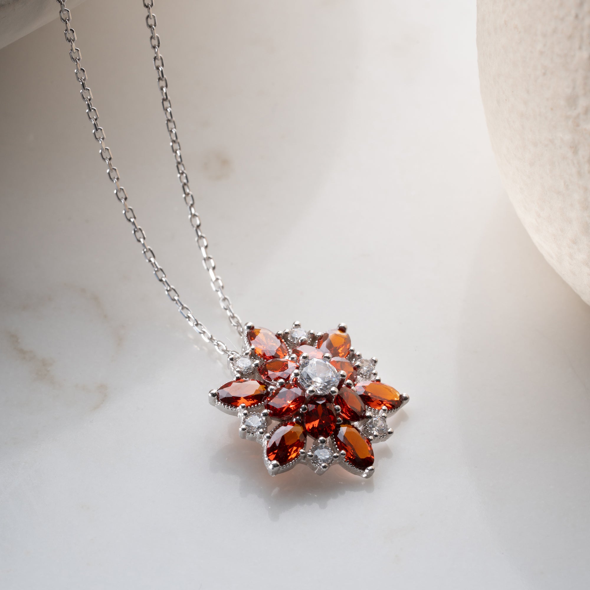 RÖTT LOTUS KRAGE| 925 SILVER