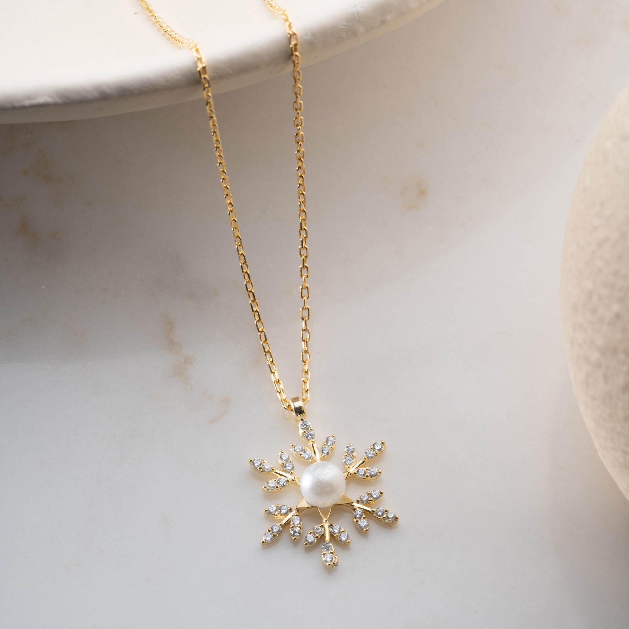 SNÖFLINGA PÄRL KRAGE| 925 SILVER