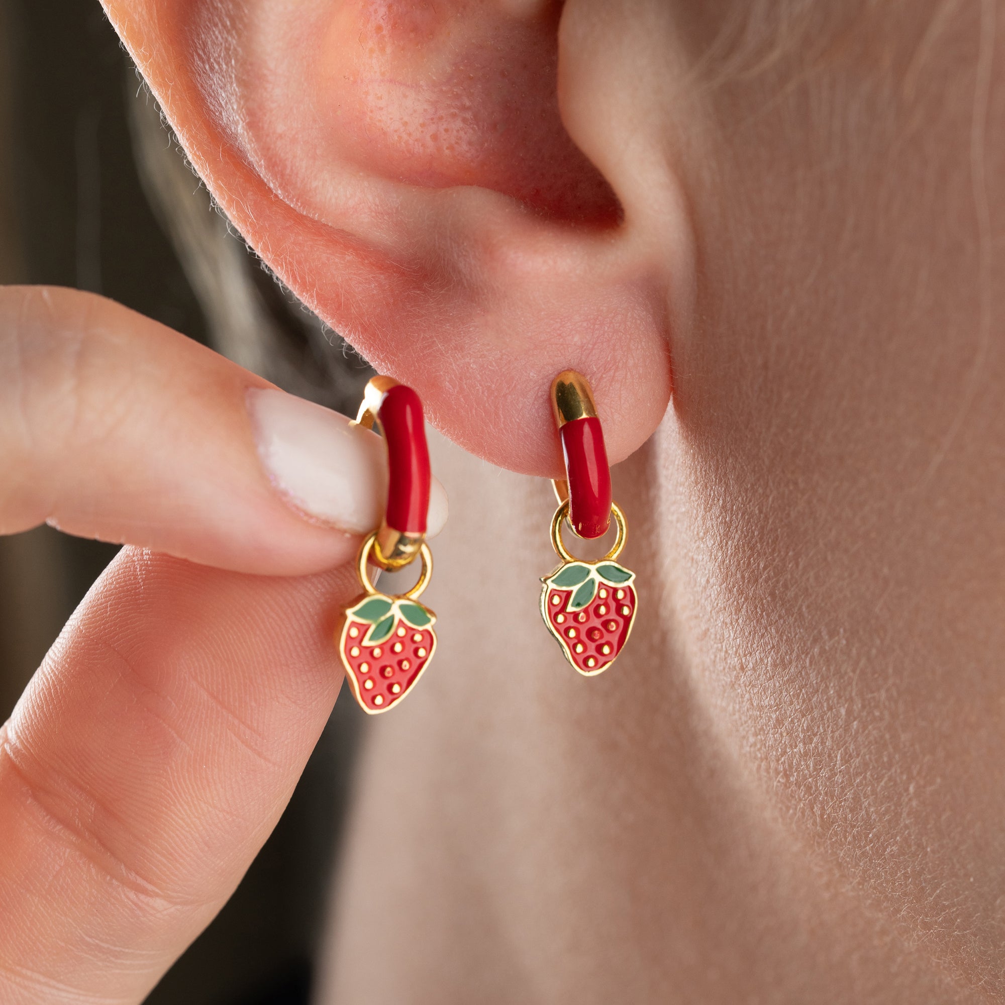 BARNENS JORDGUBBÖRHÄNGEN | 925 SILVER