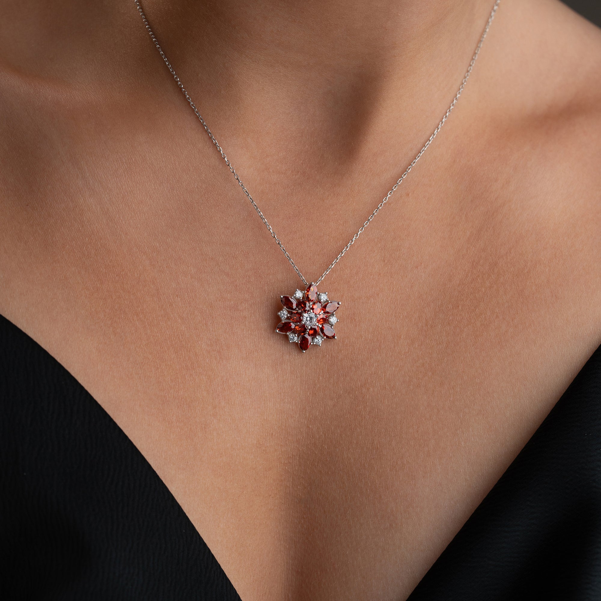 RÖTT LOTUS KRAGE| 925 SILVER