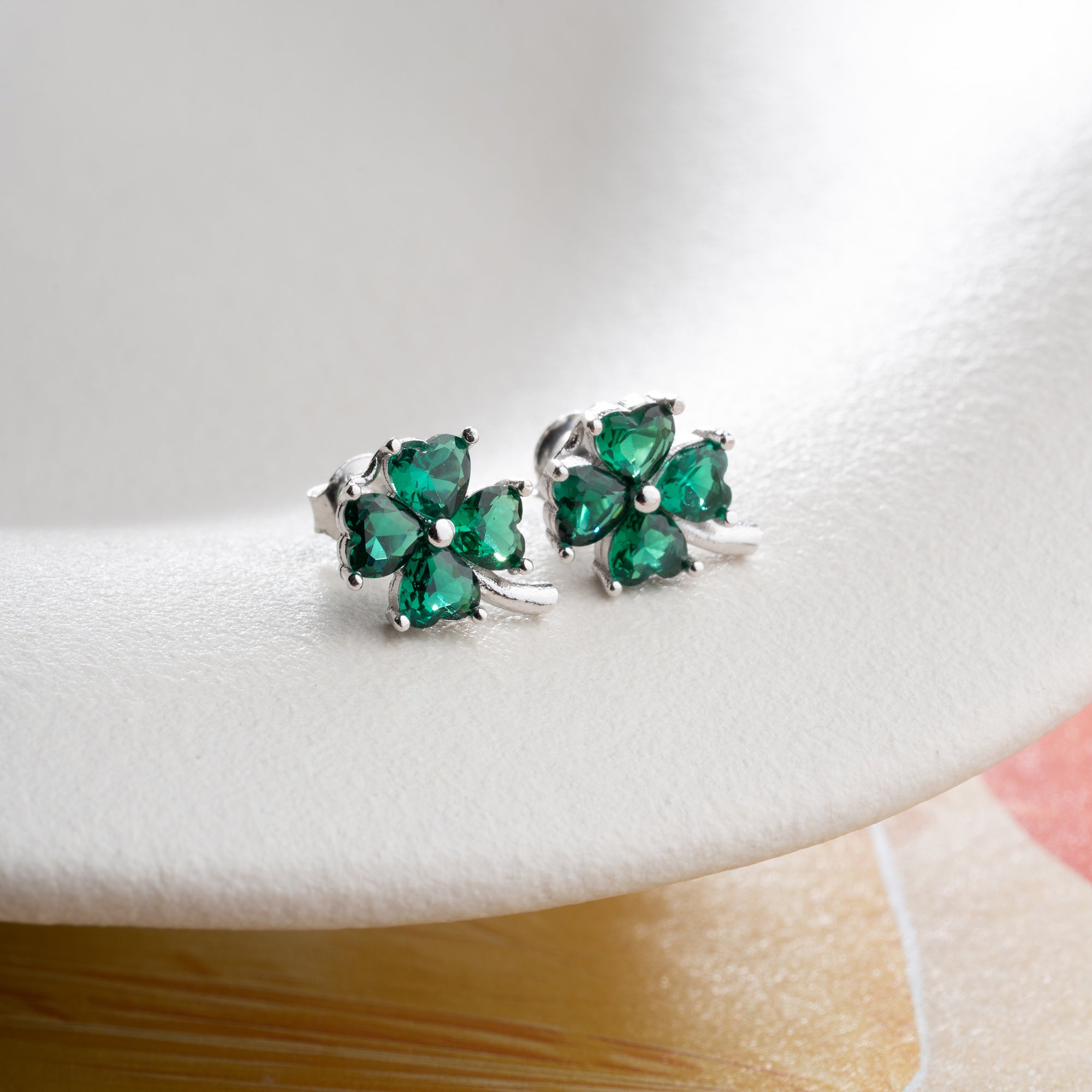 KLÖVER GRÖNA ÖRHÄNGEN | 925 SILVER