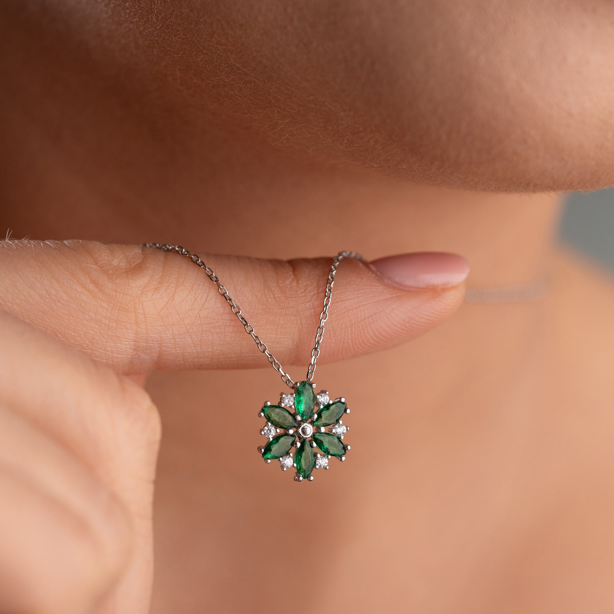 BLOMHALSBAND MED GRÖN ZIRKON | 925 SILVER