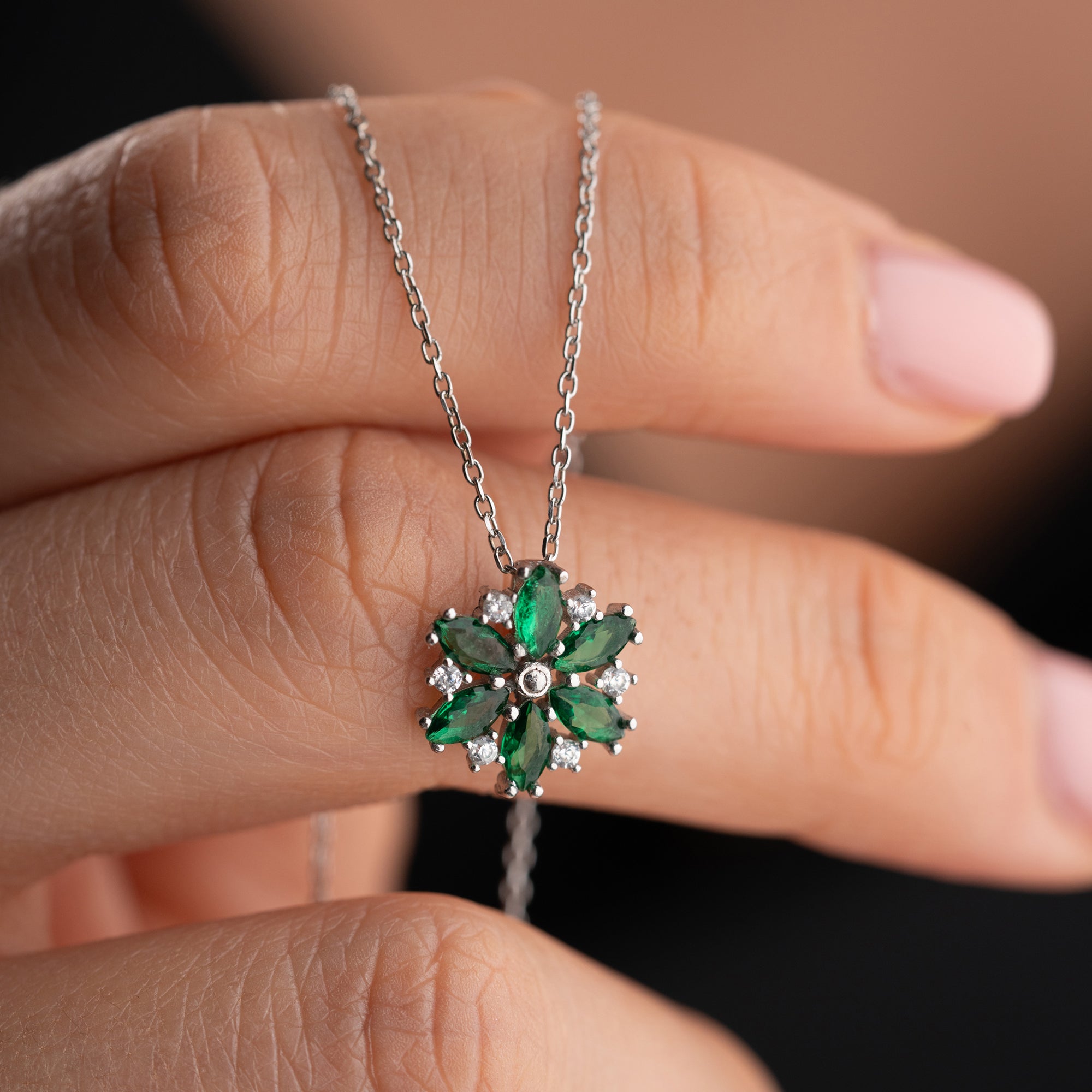BLOMHALSBAND MED GRÖN ZIRKON | 925 SILVER