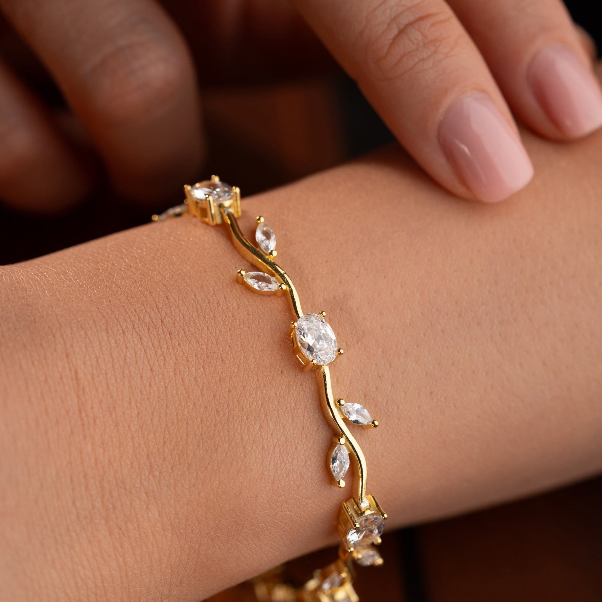 ARMBAND MED LÖV OCH ZIRKON | 925 SILVER