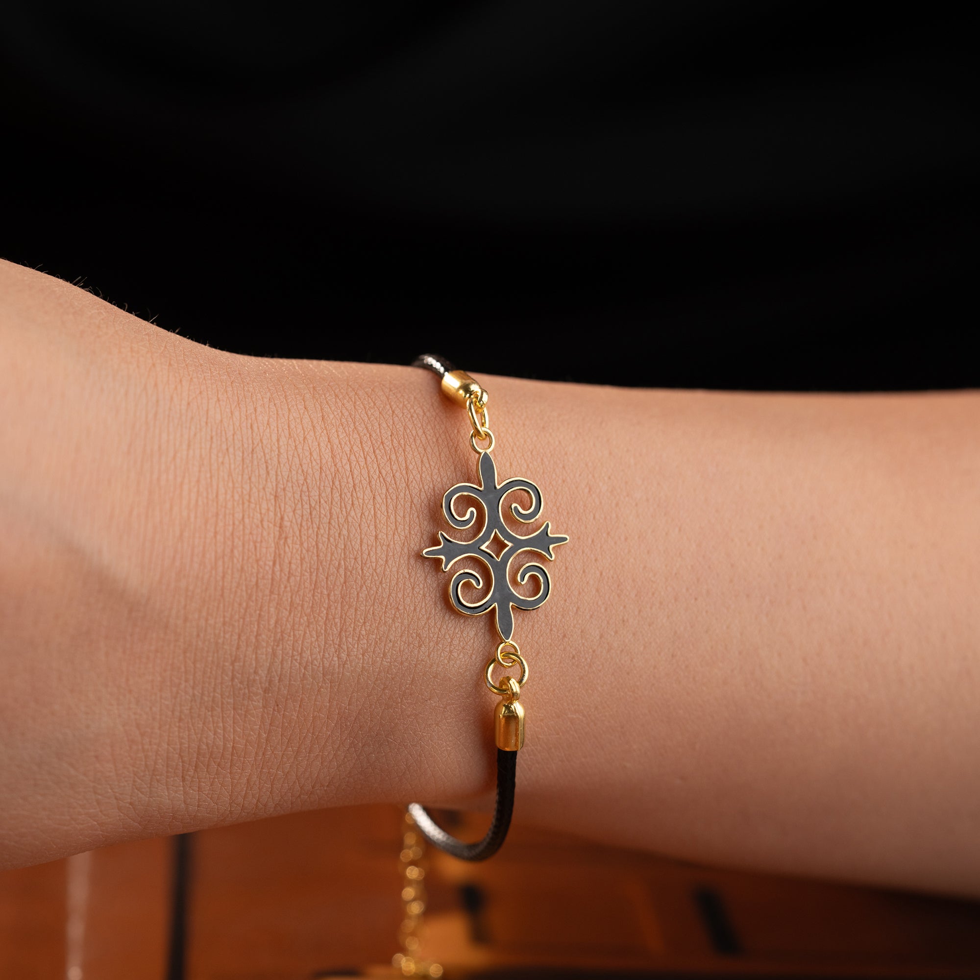 ARMBAND MED SVART SNODD OCH EMALJ | 925 SILVER
