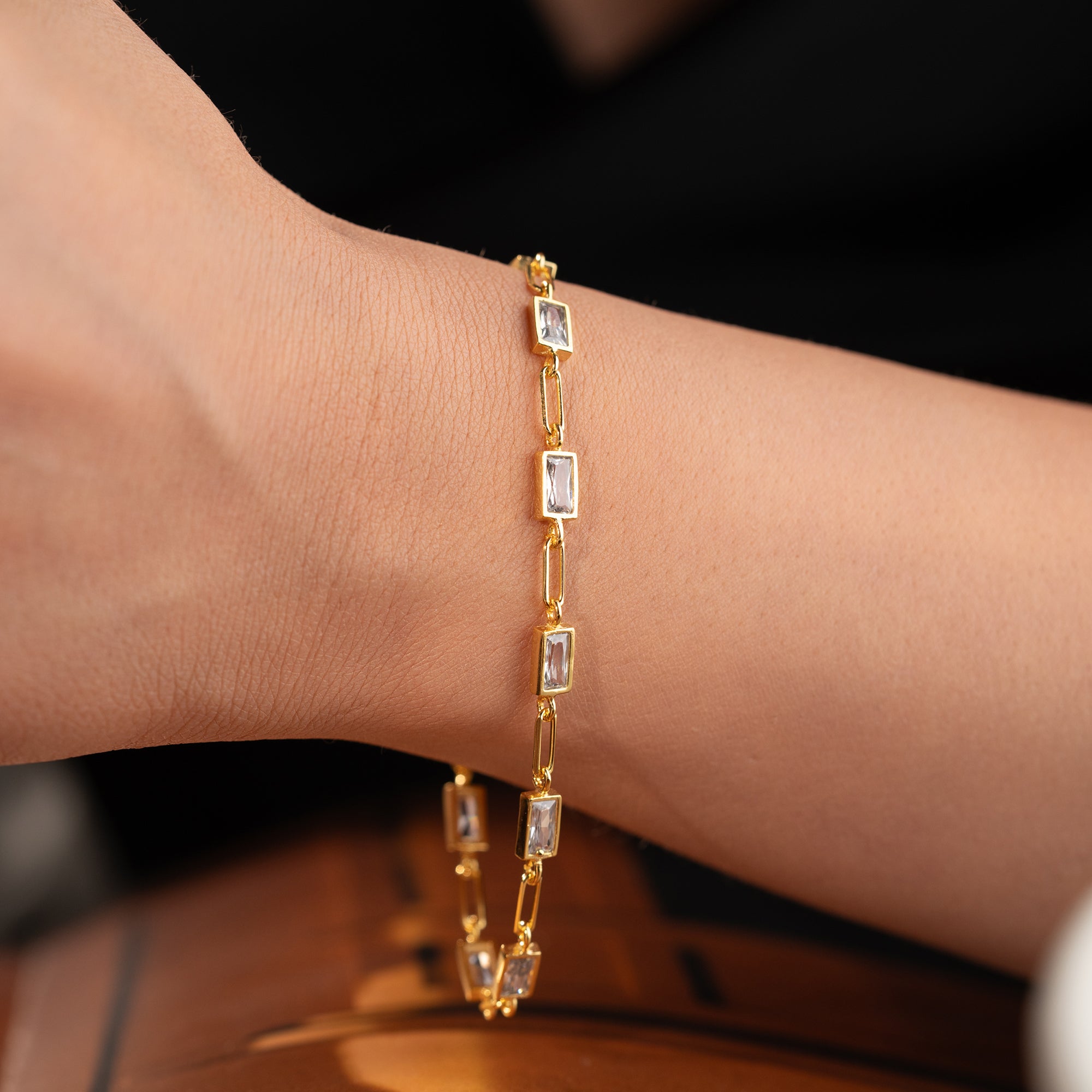 ARMBAND MED FLERA BAGUETTZIRKONER | 925 SILVER