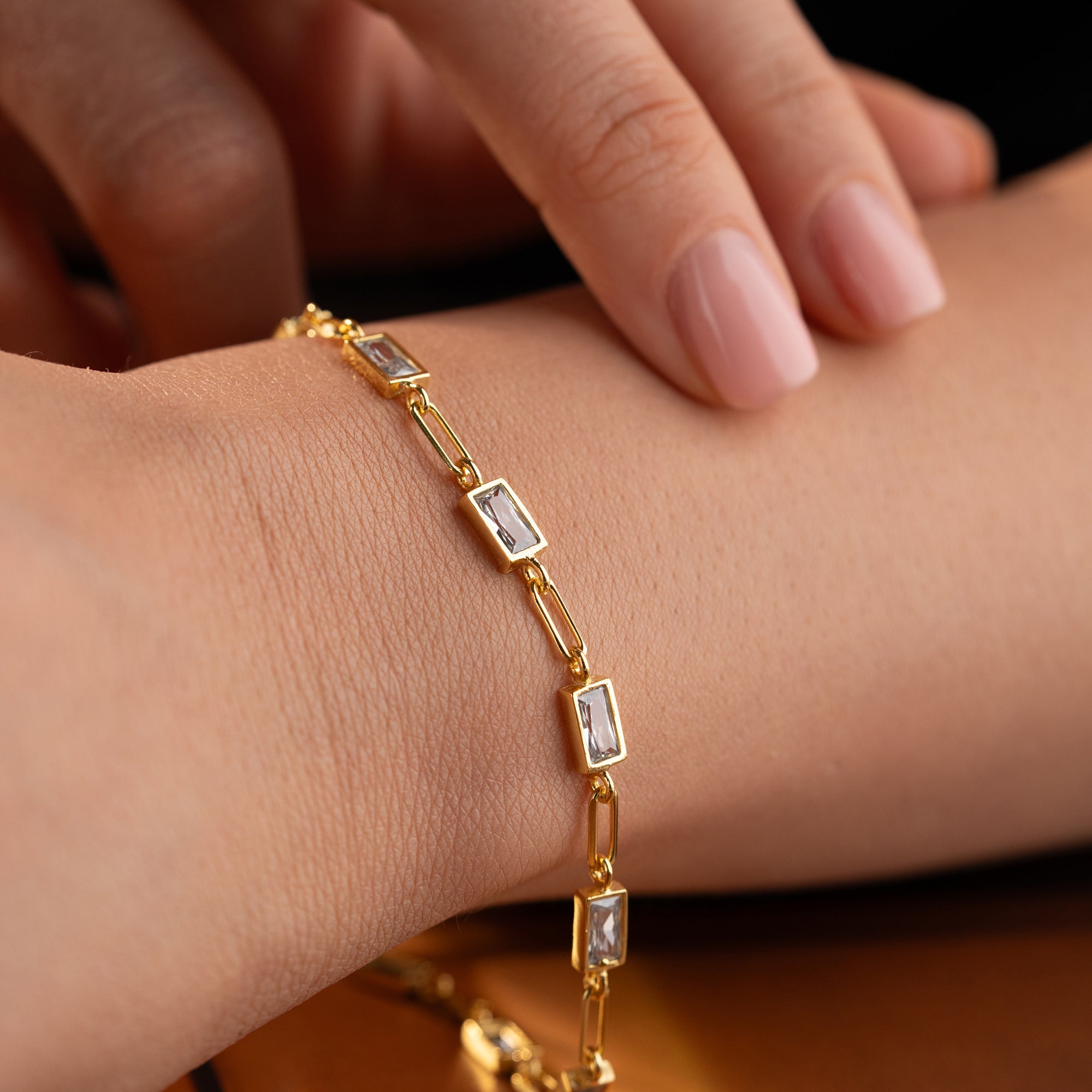 ARMBAND MED FLERA BAGUETTZIRKONER | 925 SILVER