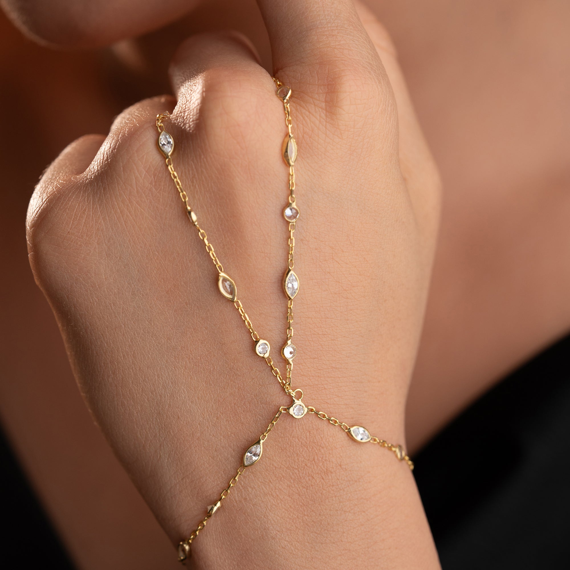 HANDSMYCKE MED ZIRKONER | 925 SILVER