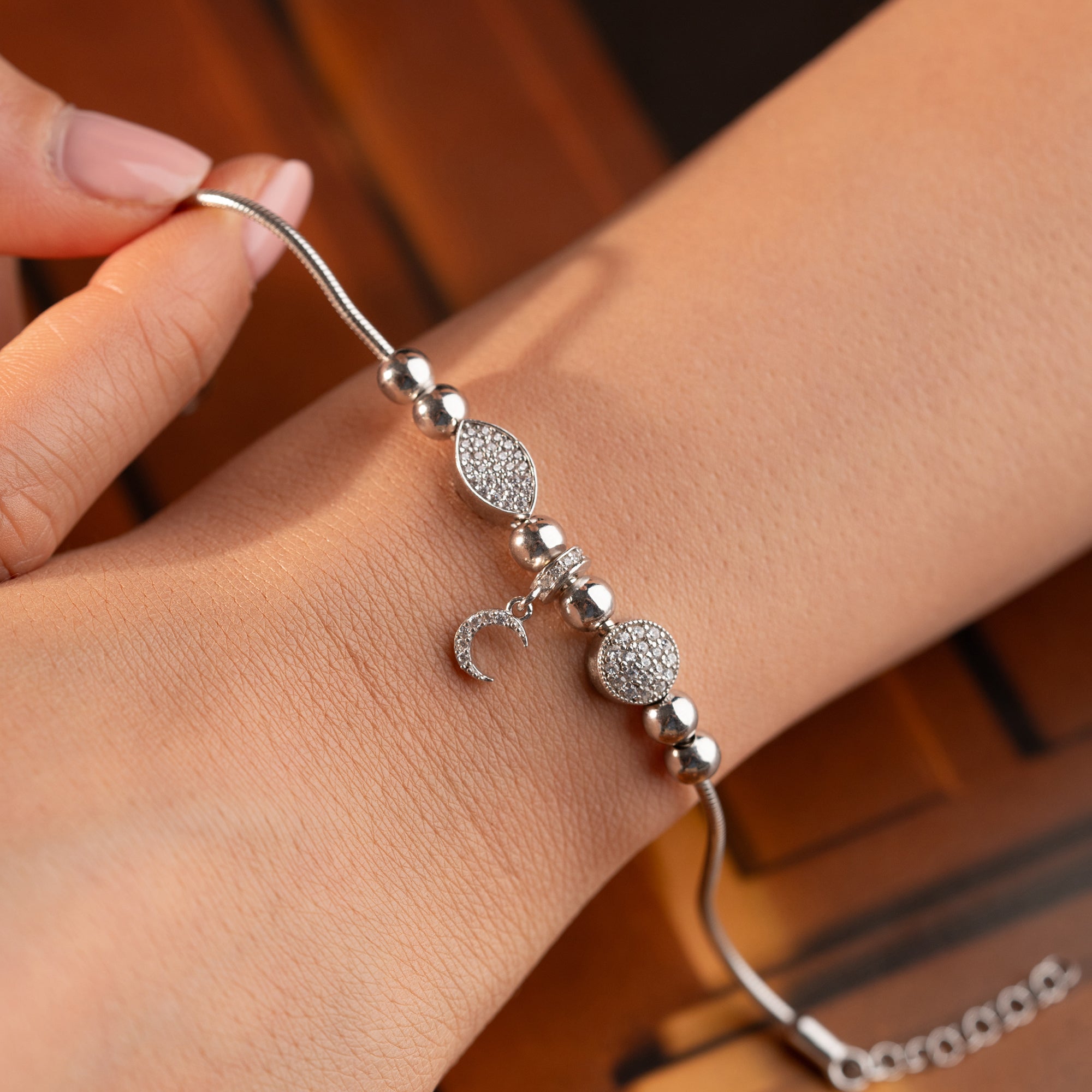 CHARMARMBAND MED HALVMÅNE | 925 SILVER