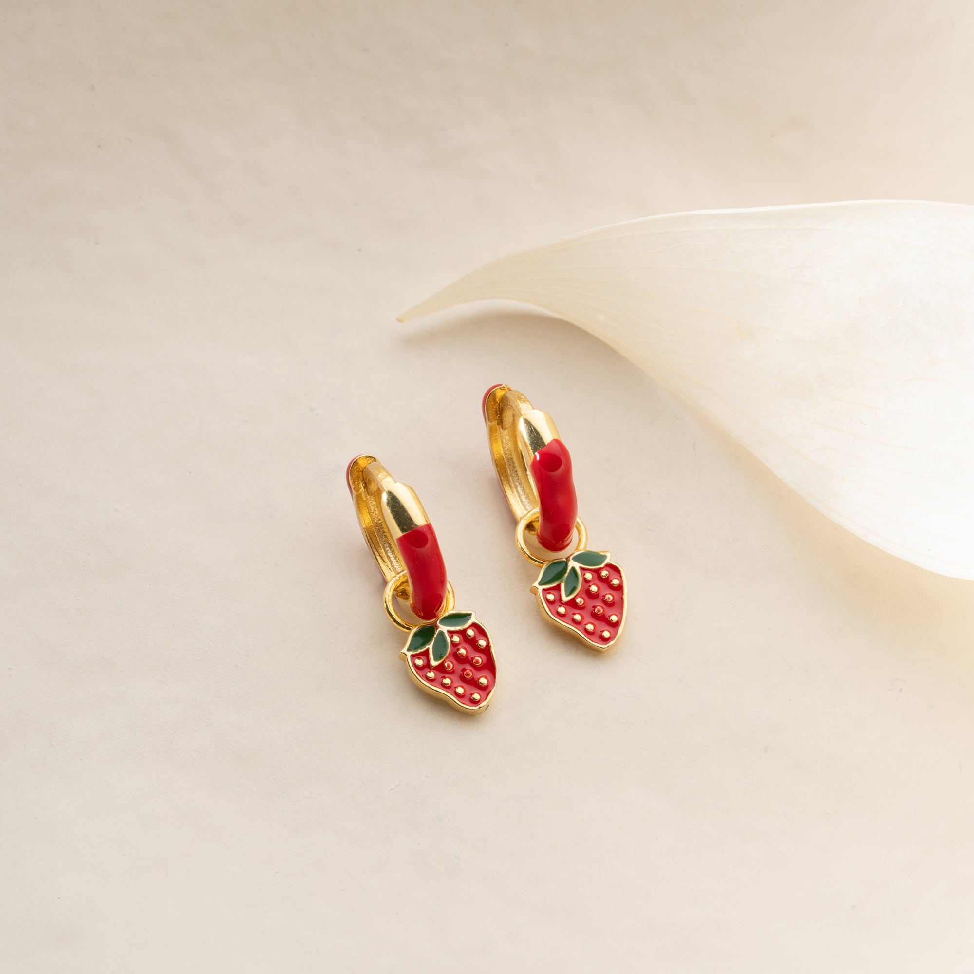 BARNENS JORDGUBBÖRHÄNGEN | 925 SILVER