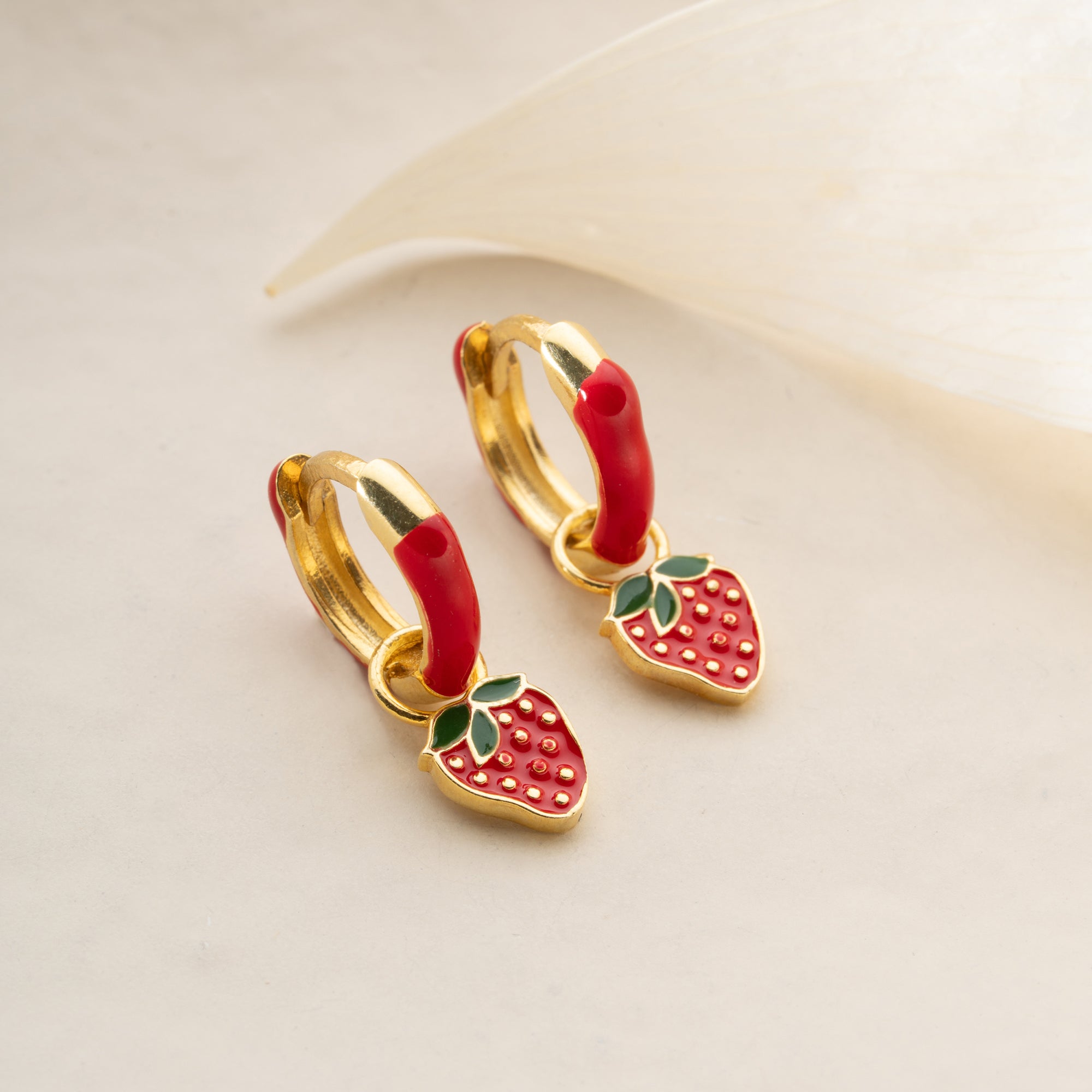 BARNENS JORDGUBBÖRHÄNGEN | 925 SILVER