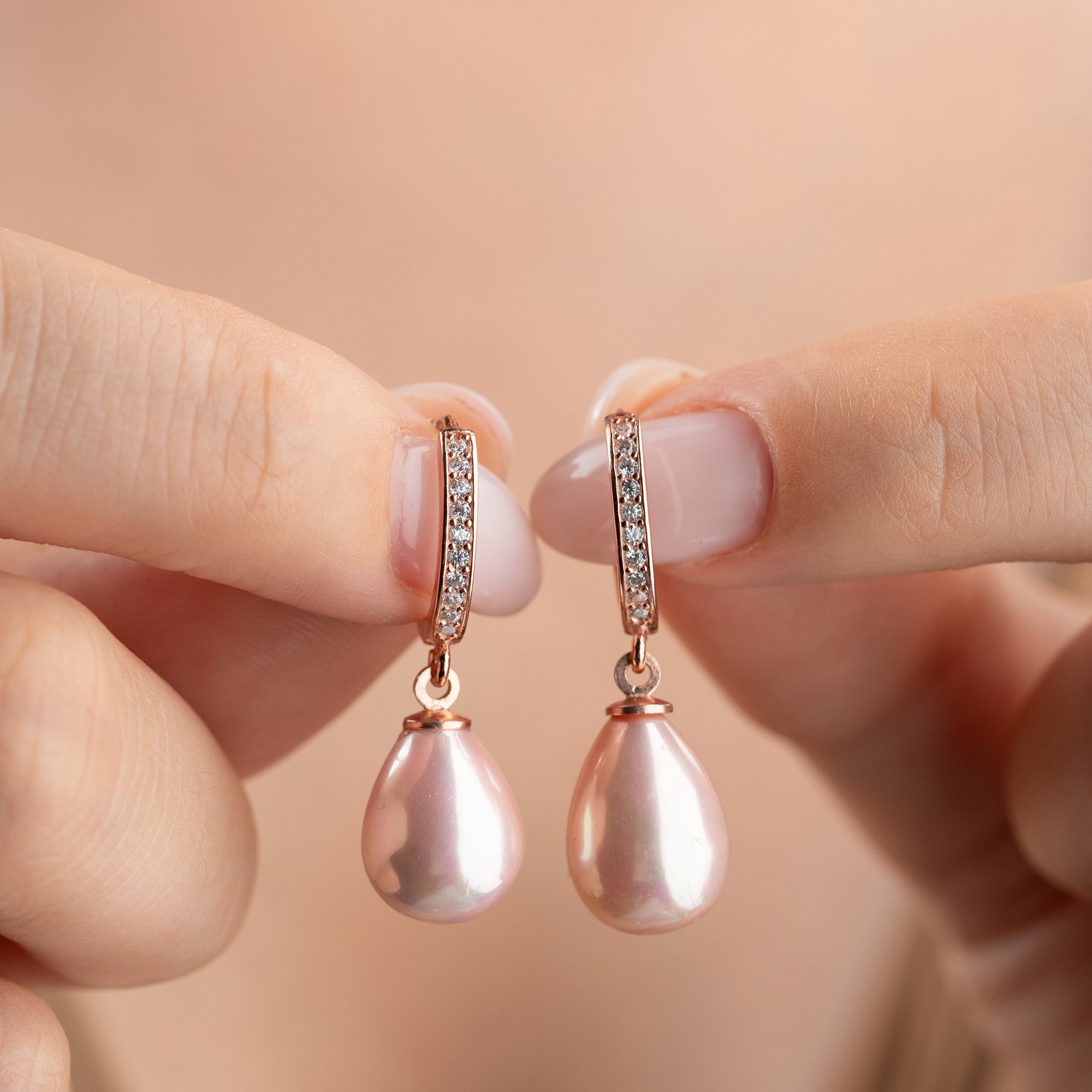 ÖRHÄNGEN MED ROSA PÄRLA | 925 SILVER
