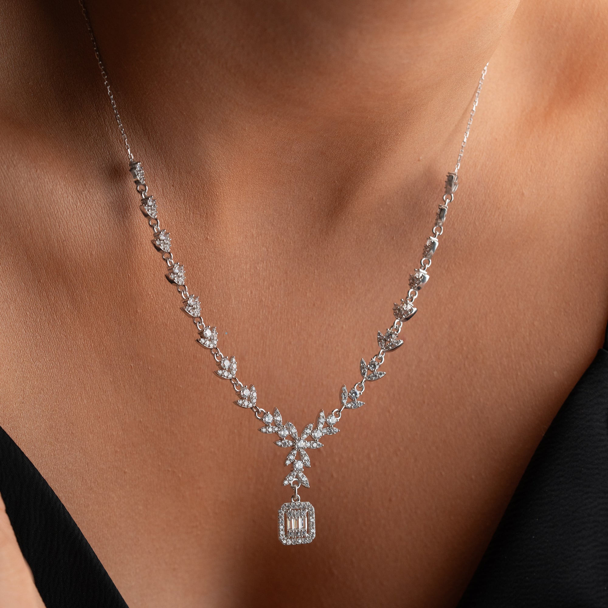 ELEGANCE HALSBAND MED BAGUETTZIRKON | 925 SILVER