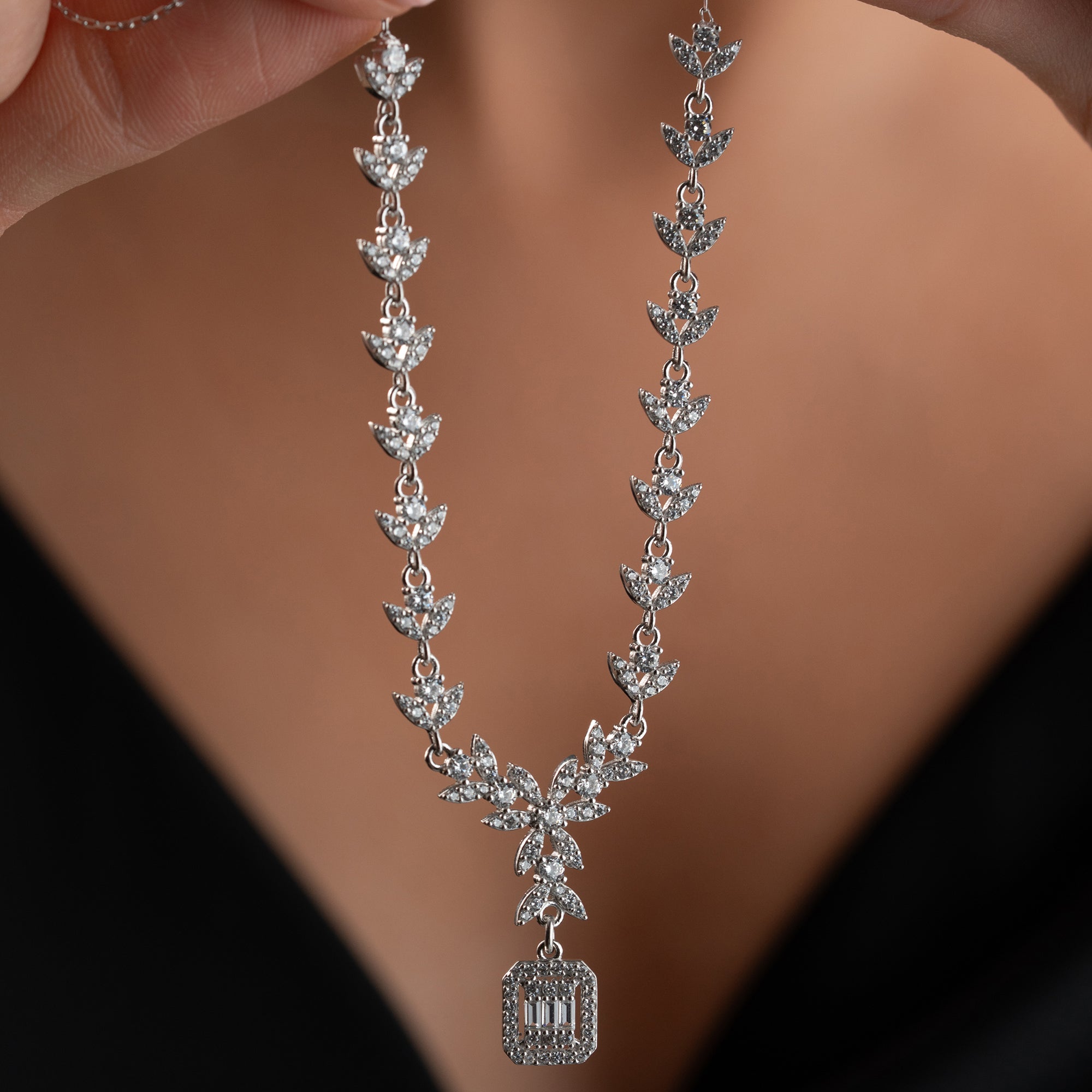 ELEGANCE HALSBAND MED BAGUETTZIRKON | 925 SILVER