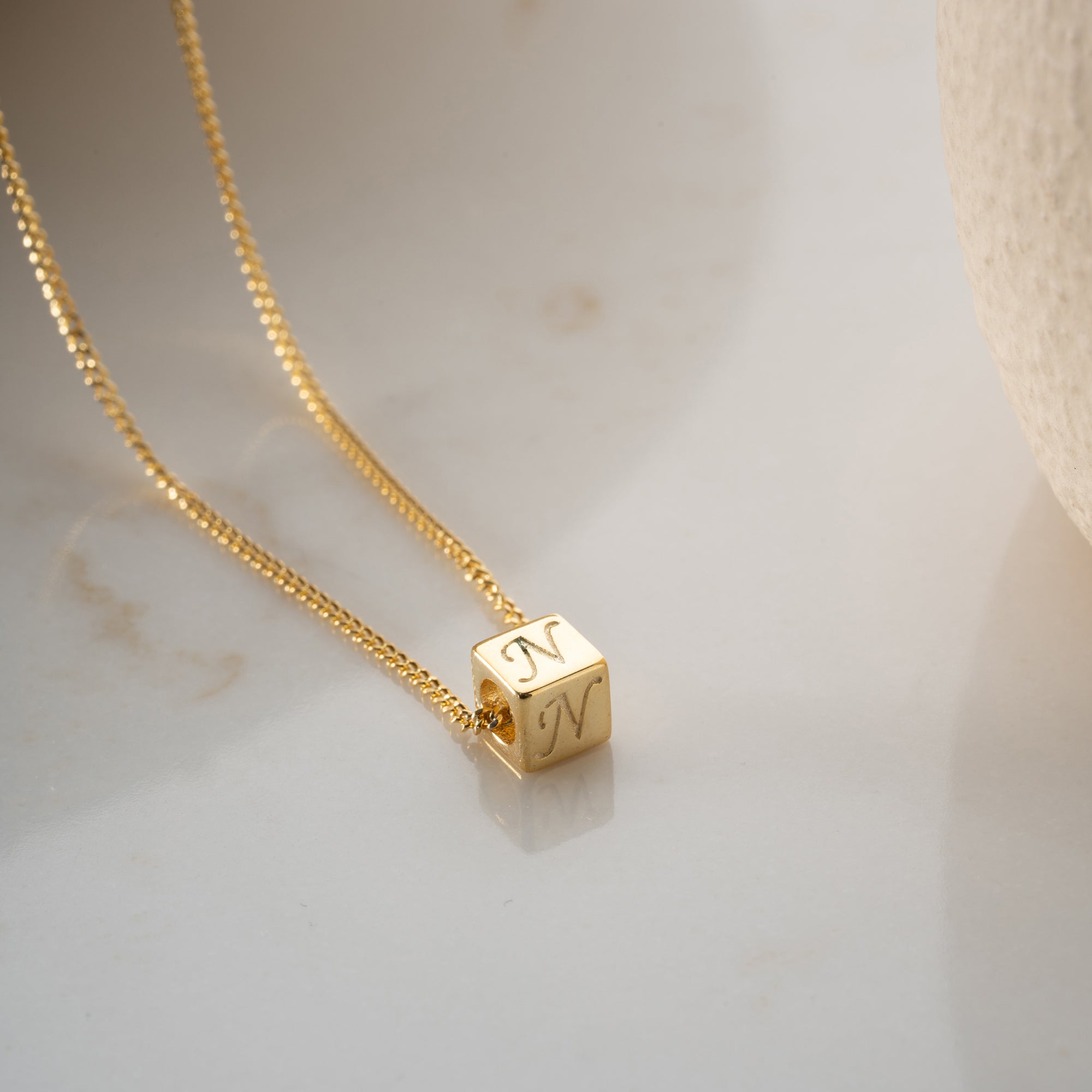 TÄRNINGBOKSTAV KRAGE | 925 SILVER