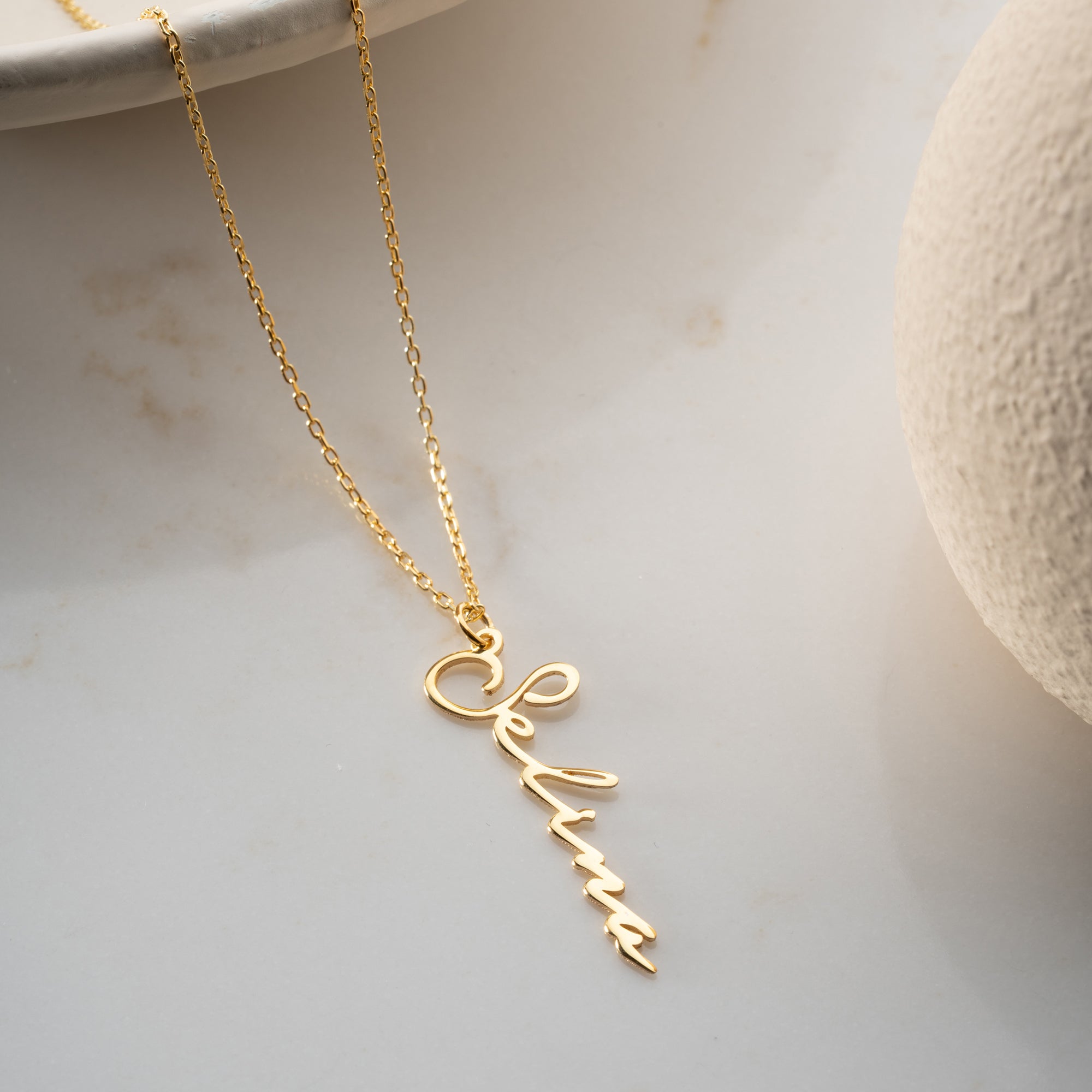 SIGNATURE VERTIKAL NAMNKEDJA | 925 SILVER