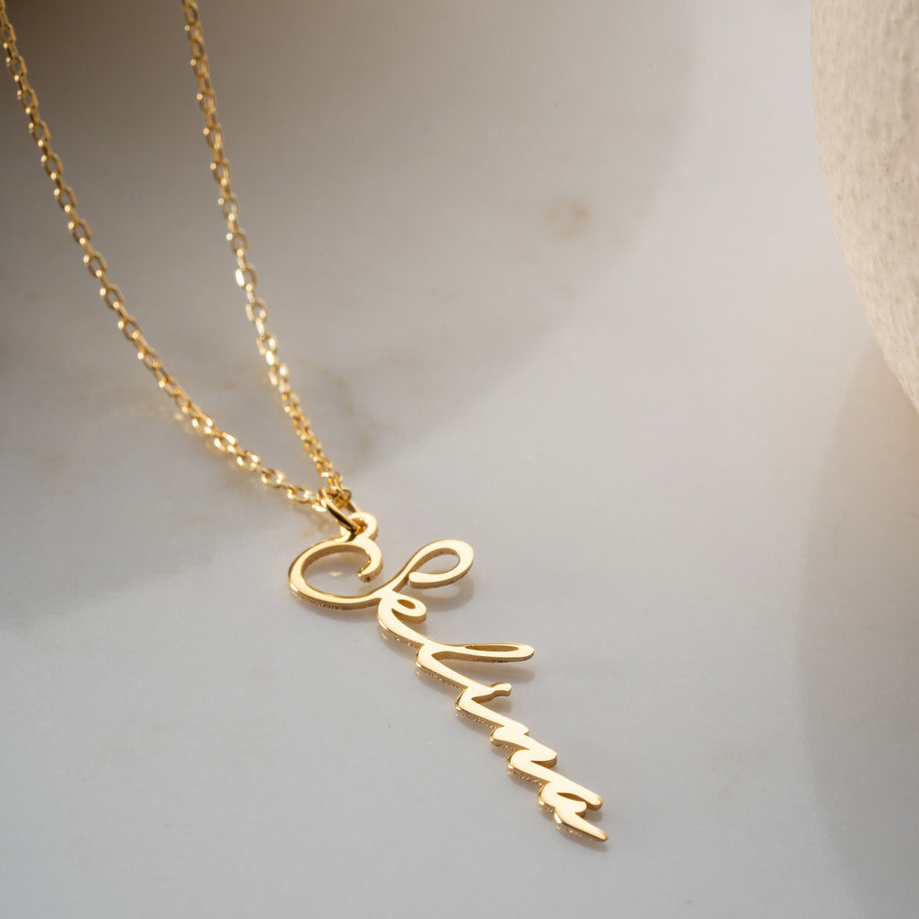 SIGNATURE VERTIKAL NAMNKEDJA | 925 SILVER