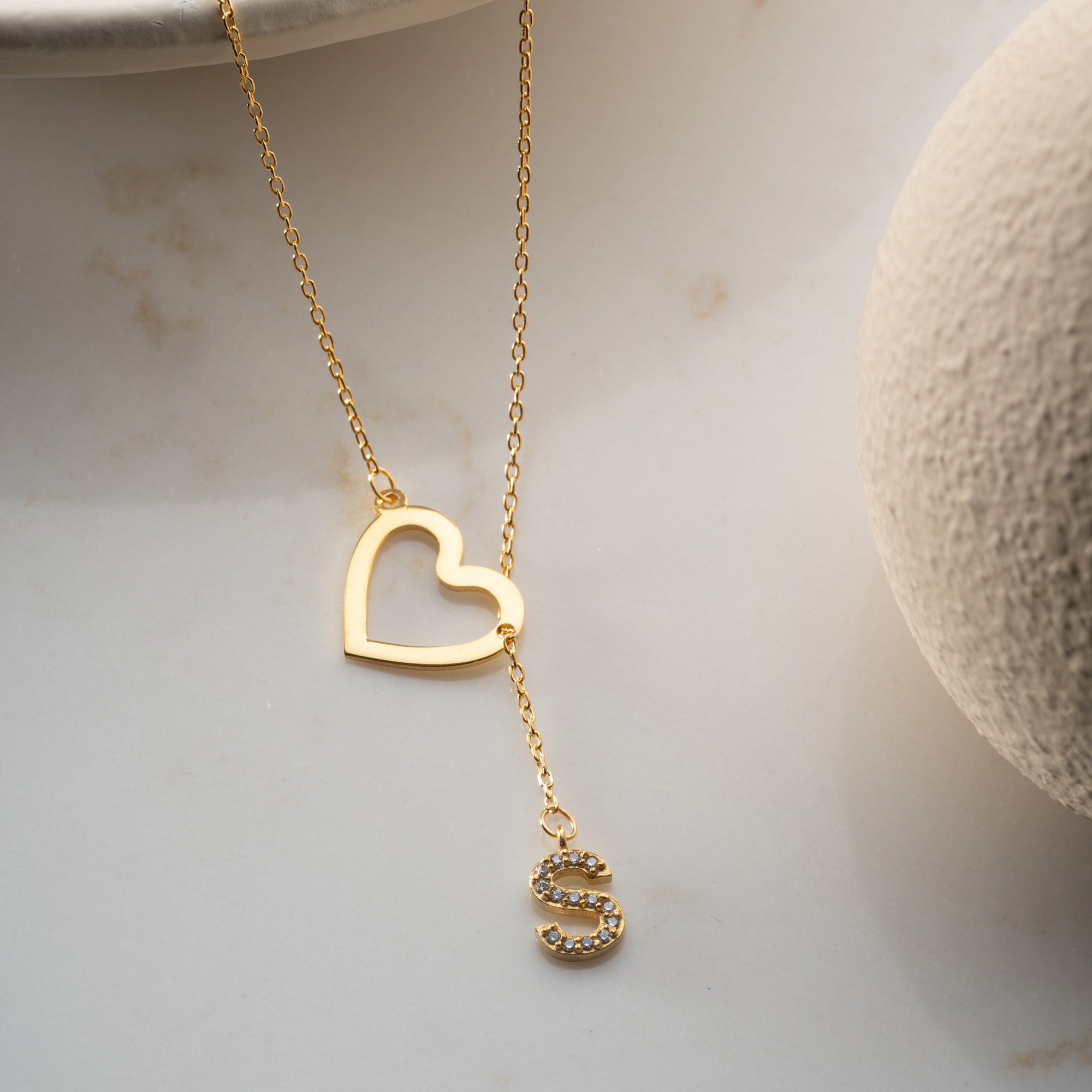 HJÄRTA MED INITAL KRAGE | 925 SILVER