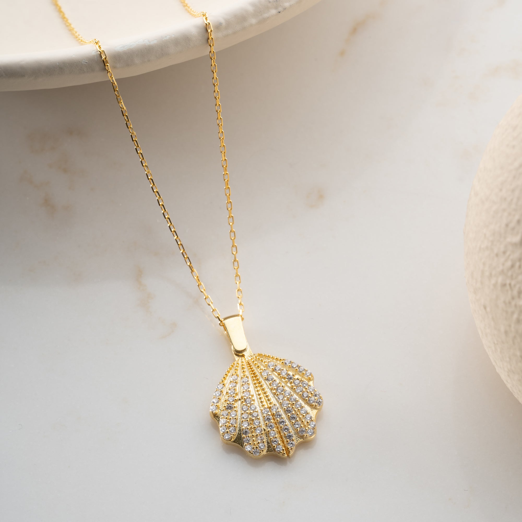 SKAL | KRAGE MED GRAVER | 925 SILVER