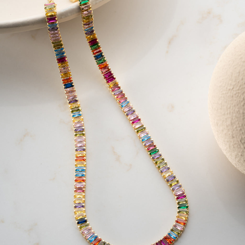 FÄRGRIKT BAGEUTTE KRAGE | 925 SILVER