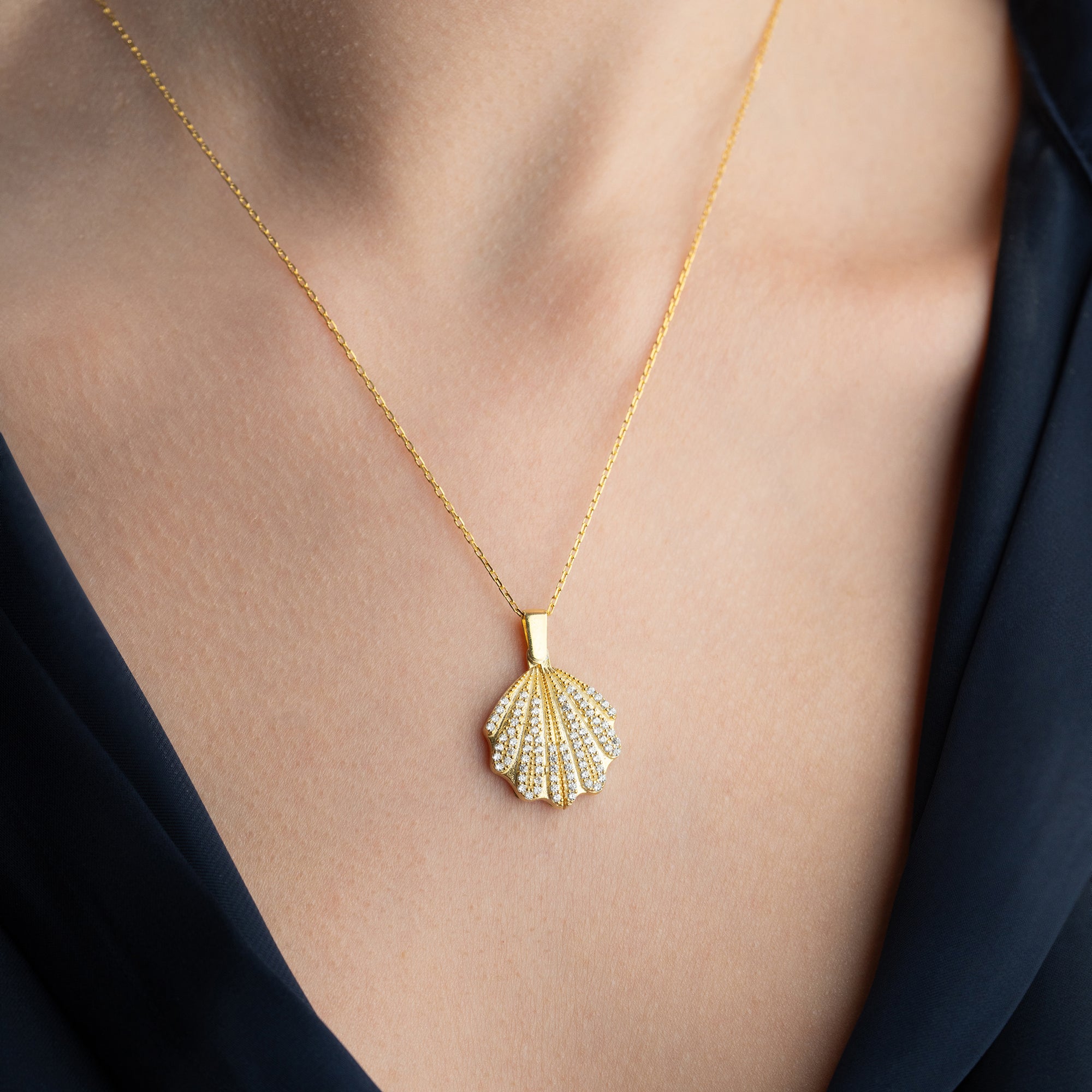 SKAL | KRAGE MED GRAVER | 925 SILVER