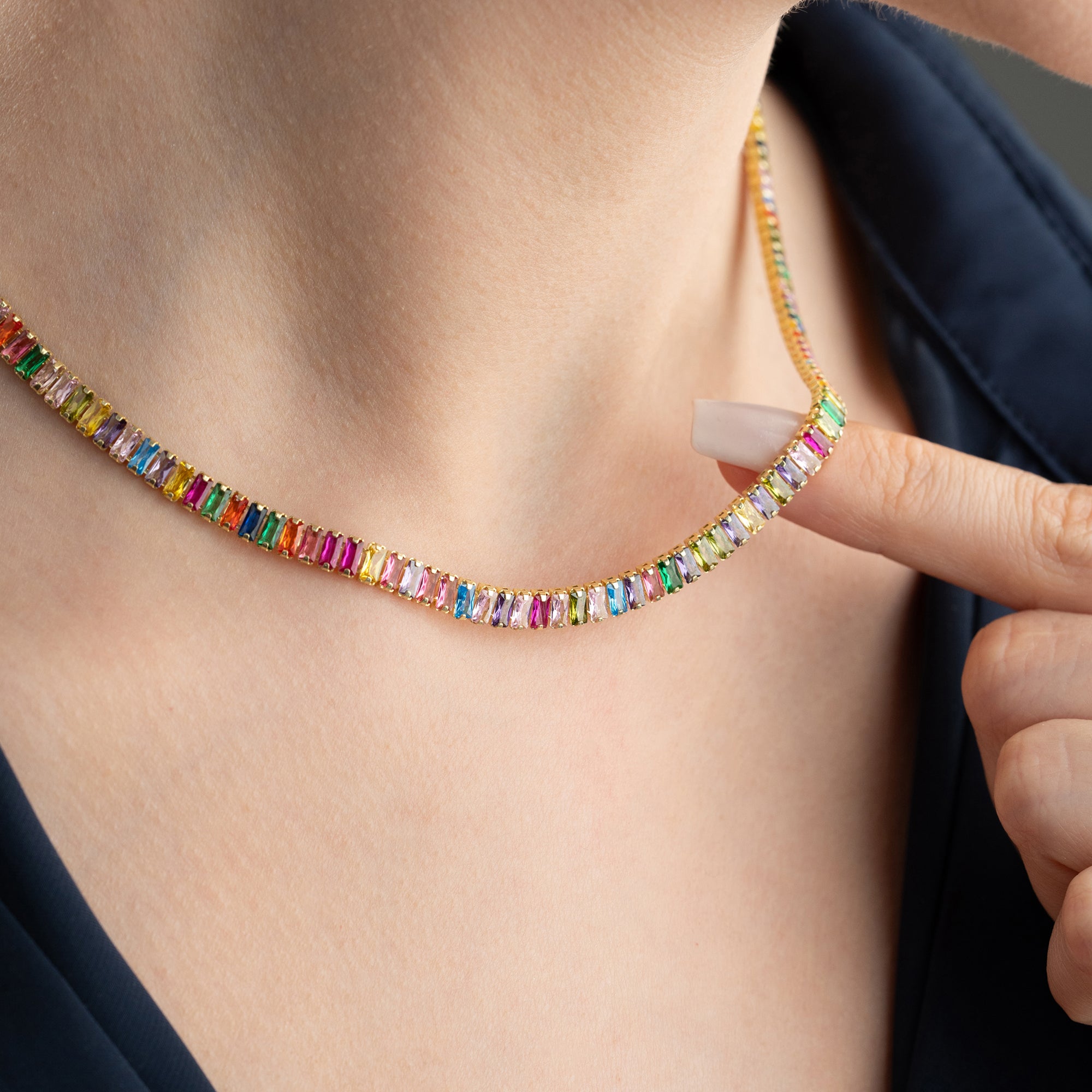 FÄRGRIKT BAGEUTTE KRAGE | 925 SILVER