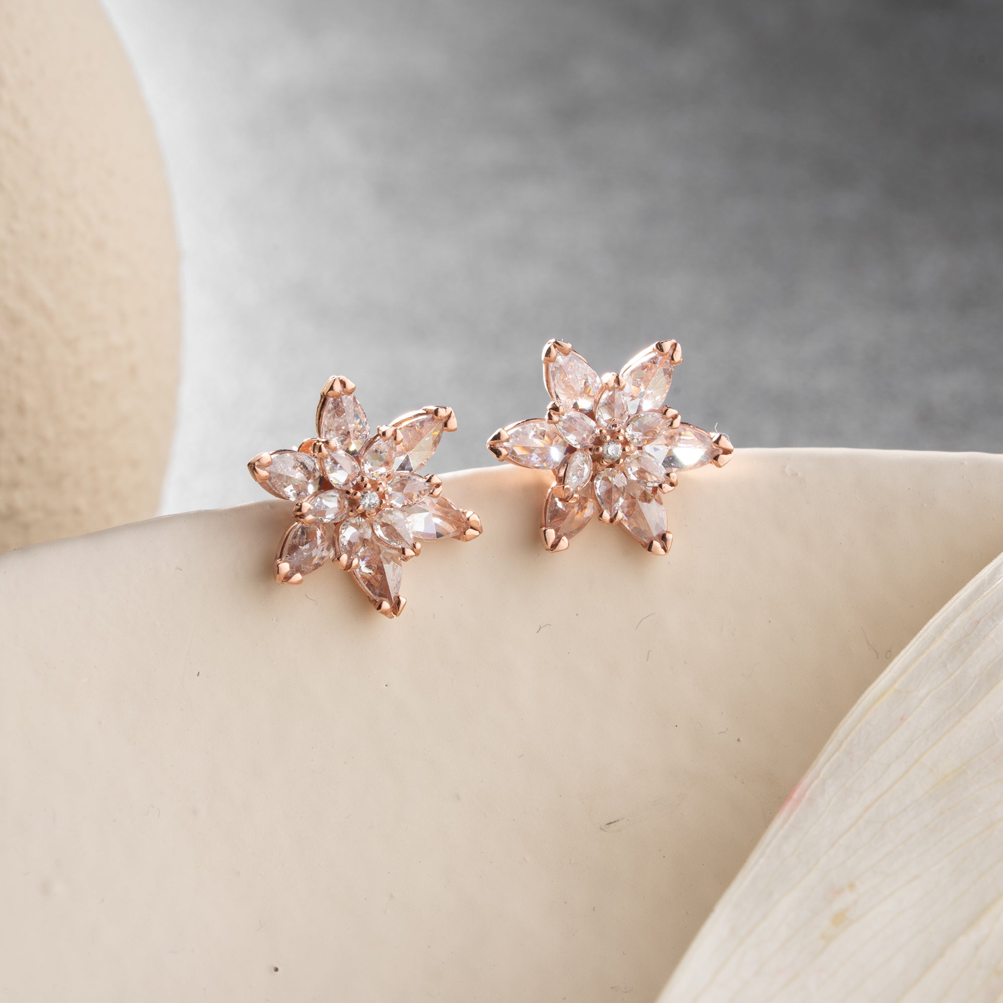 PHOEBE LOTUS ÖRHÄNGEN | 925 SILVER