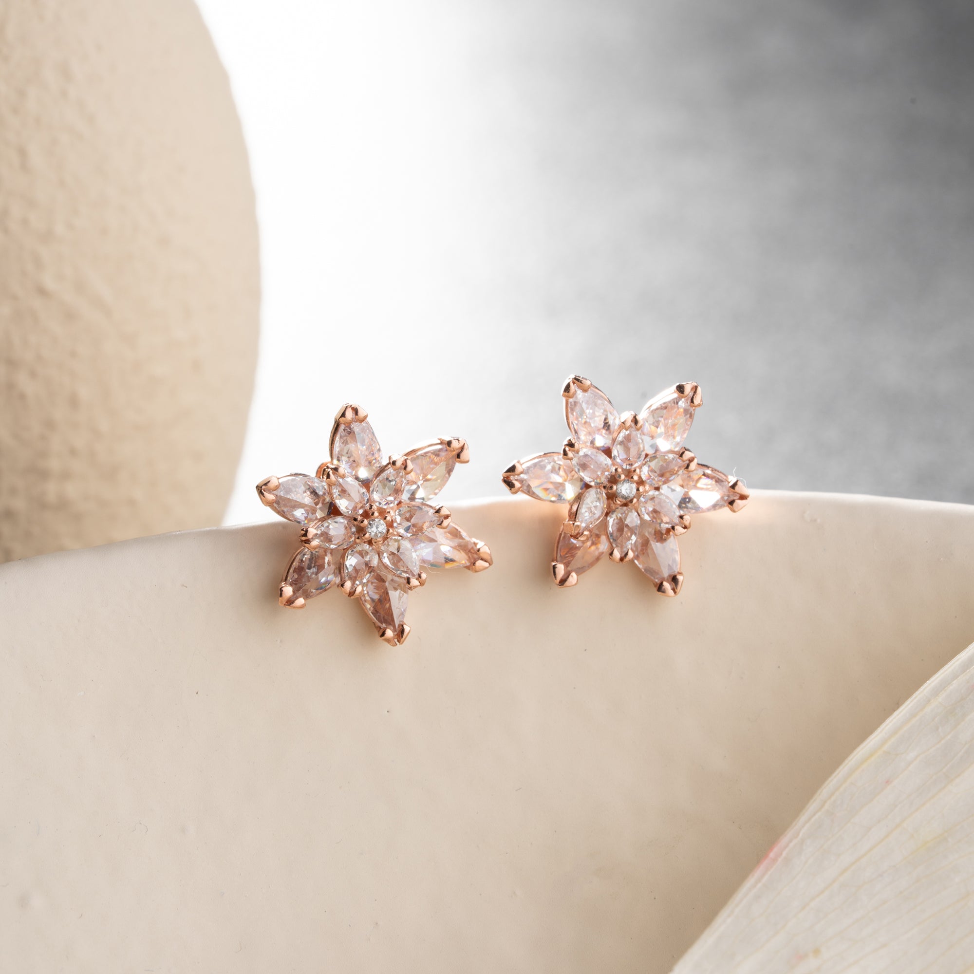 PHOEBE LOTUS ÖRHÄNGEN | 925 SILVER