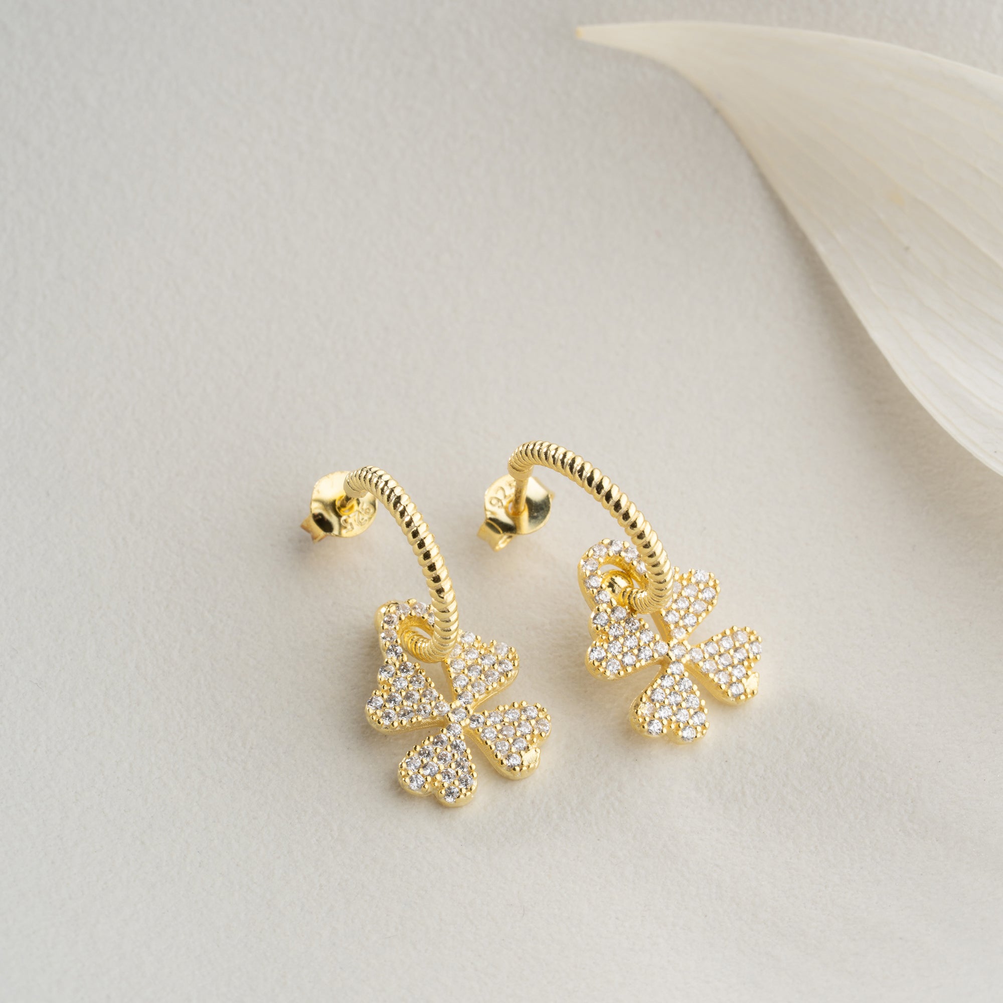 ORYN KLÖVERÖRHÄNGEN | 925 SILVER