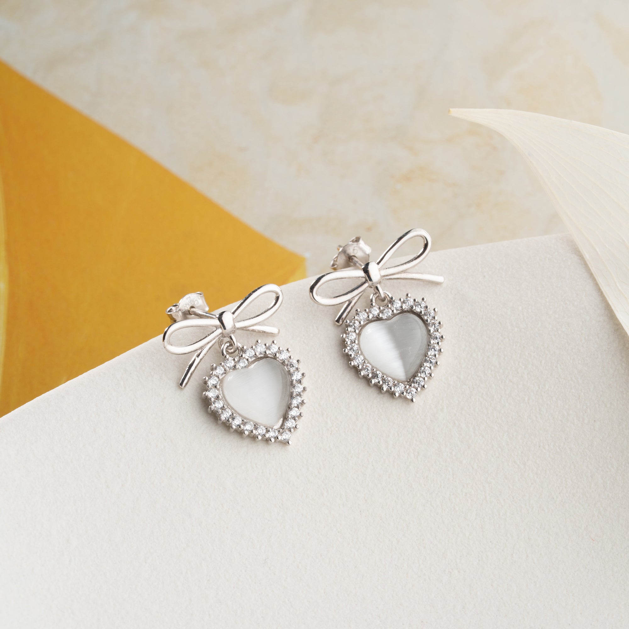 ROGG VIT HJÄRTA ÖGONHÄNGNING | 925 SILVER