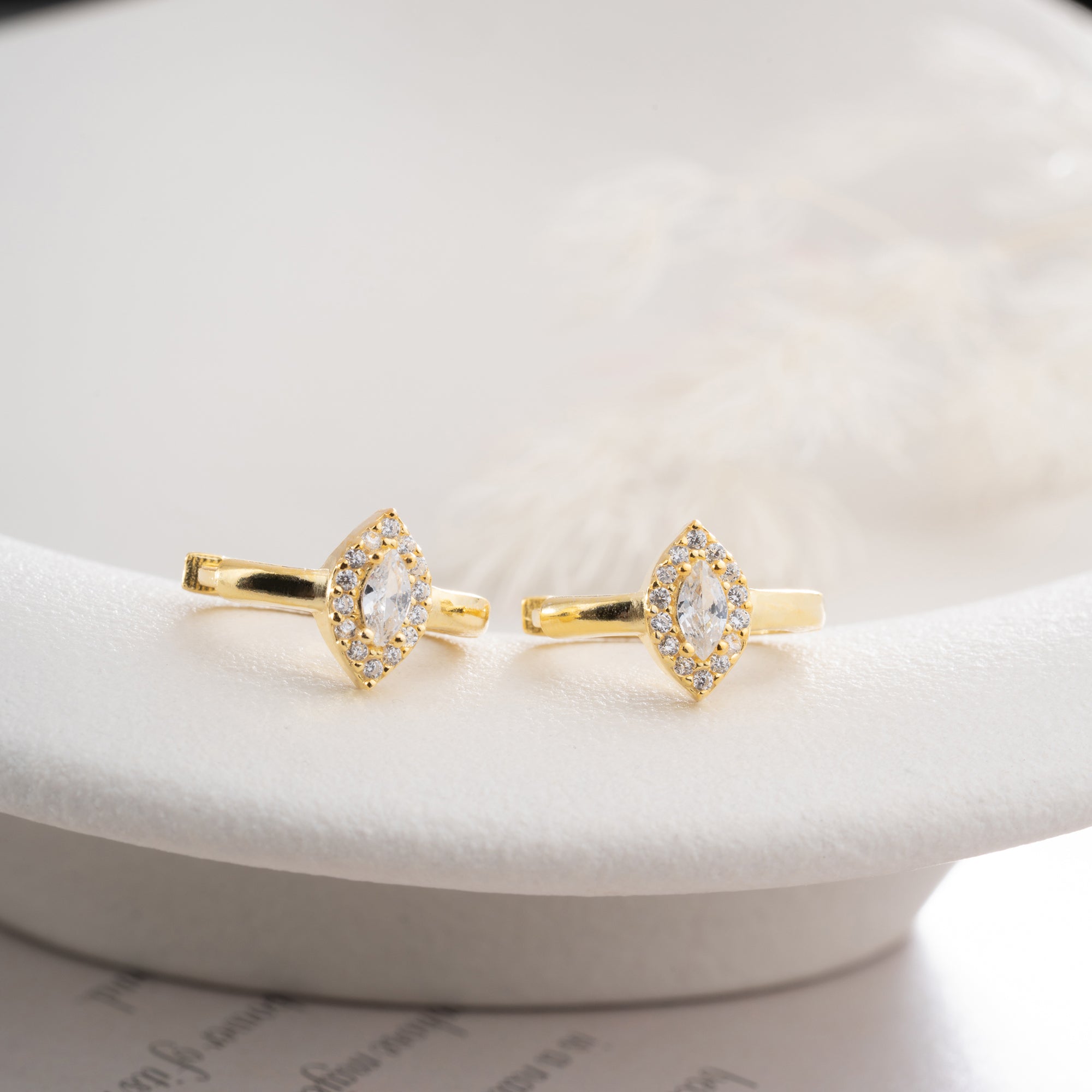 AMY ZIRKONIA ÖGONHÄNG | 925 SILVER