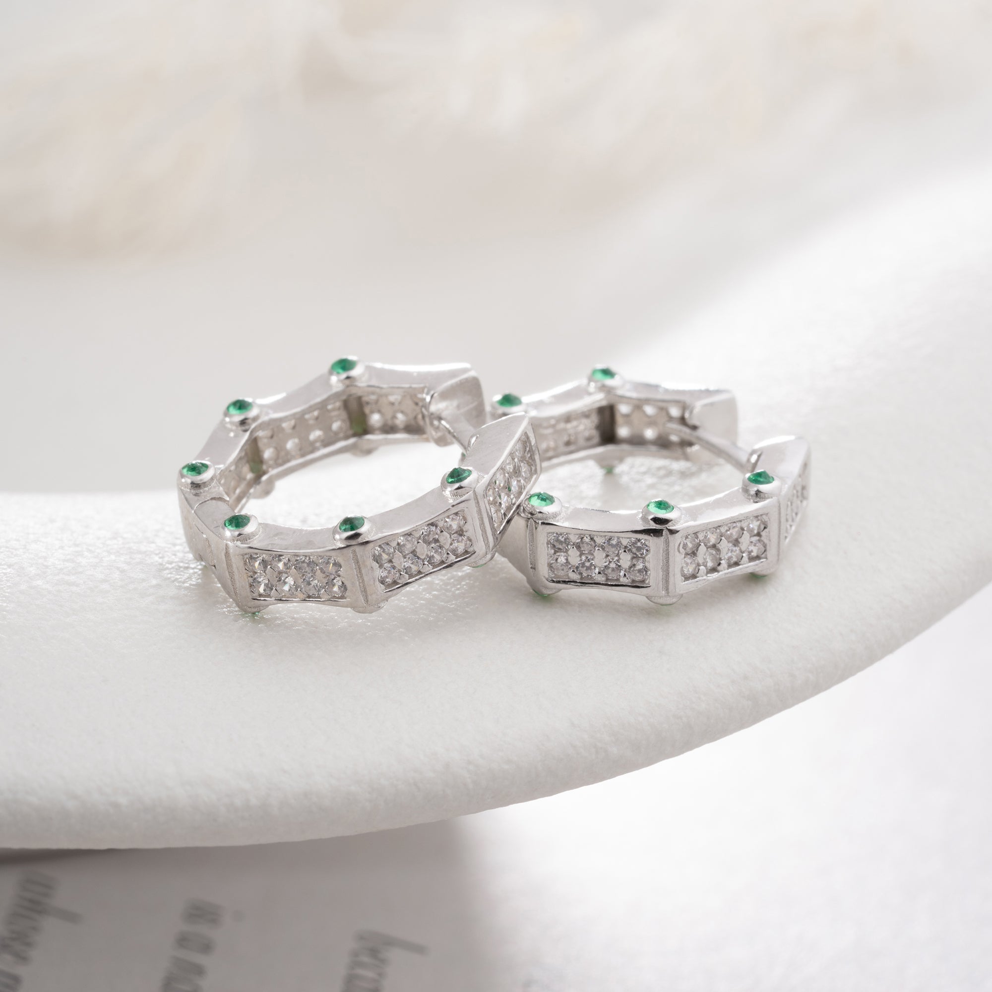 JUNA GRÖNA ÖRHÄNGEN | 925 SILVER