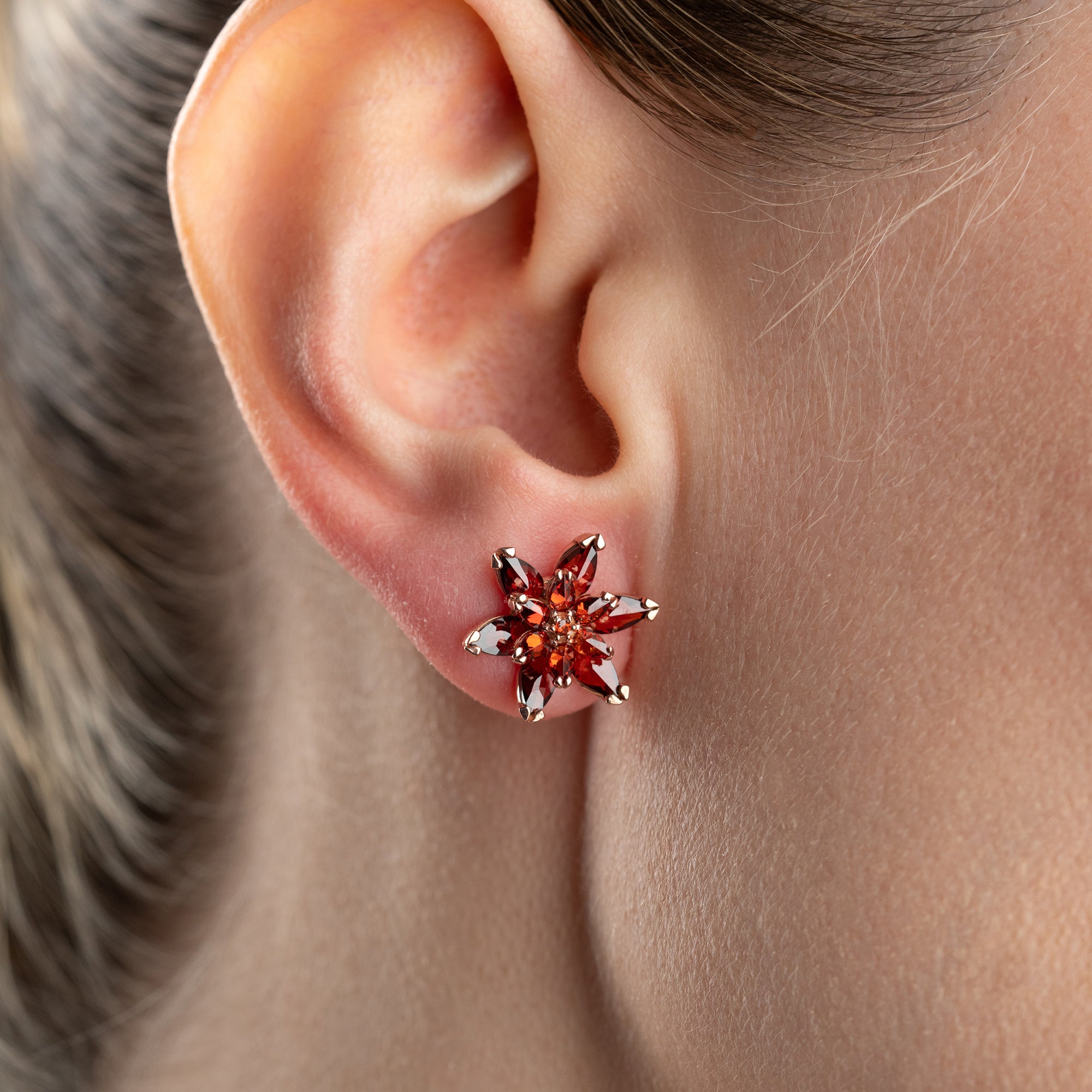 RÖDA LOTUS ÖRHÄNGEN | 925 SILVER