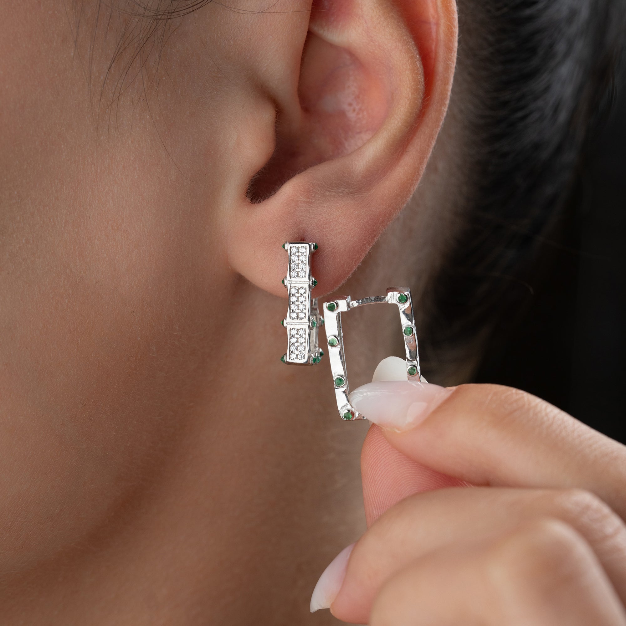 JUNA SQUARE GRÖNA ÖRHÄNGEN | 925 SILVER