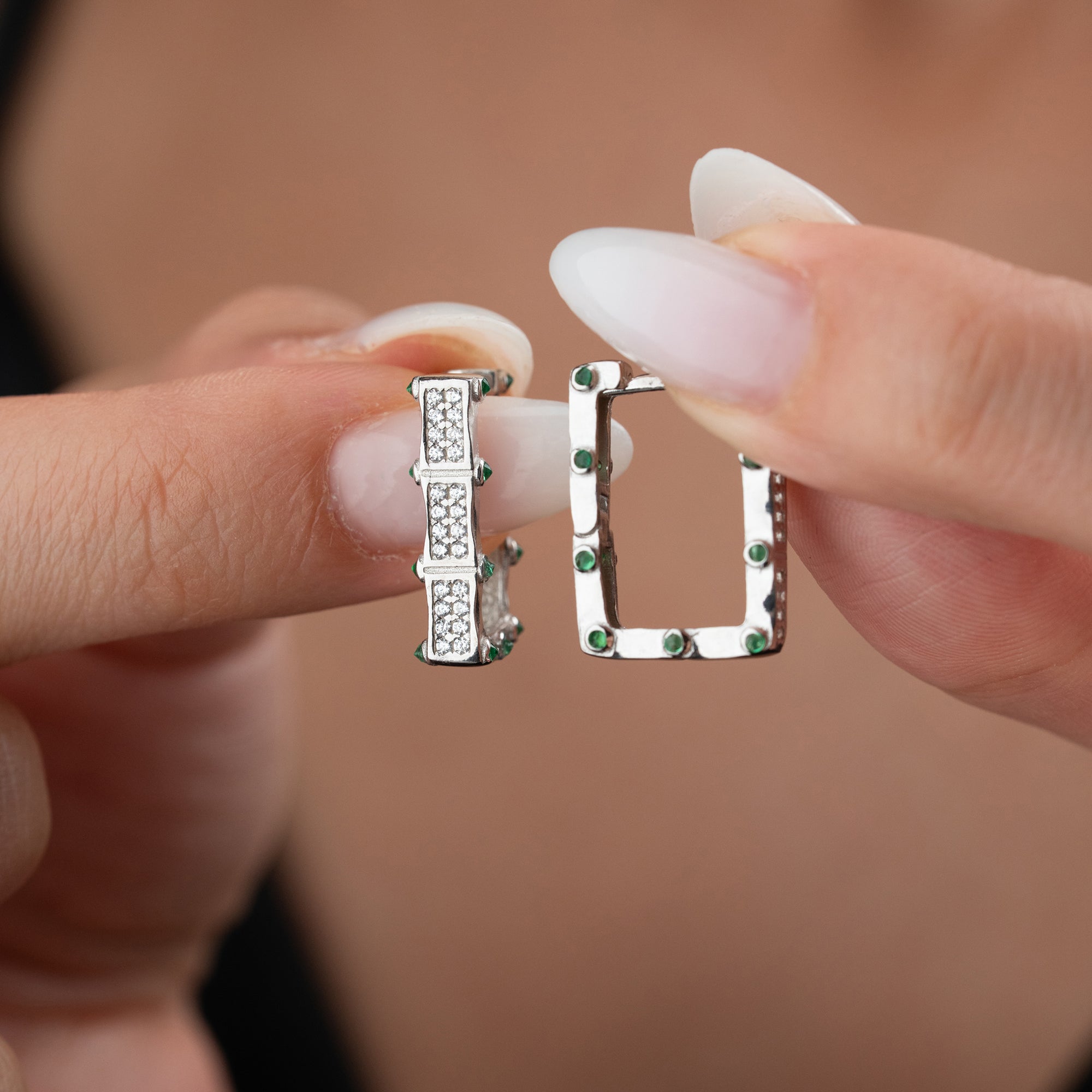 JUNA SQUARE GRÖNA ÖRHÄNGEN | 925 SILVER