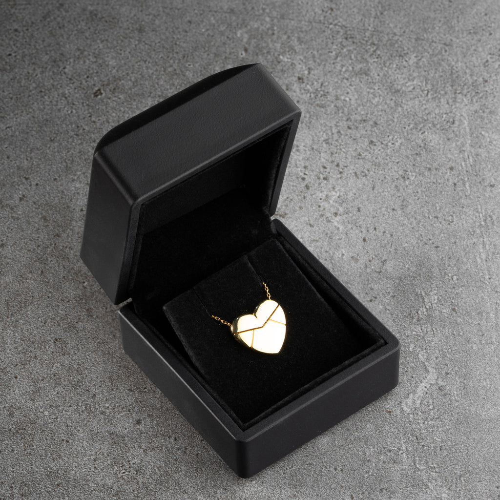 KRAGE MED HJÄRTAGRAVER | 925 SILVER