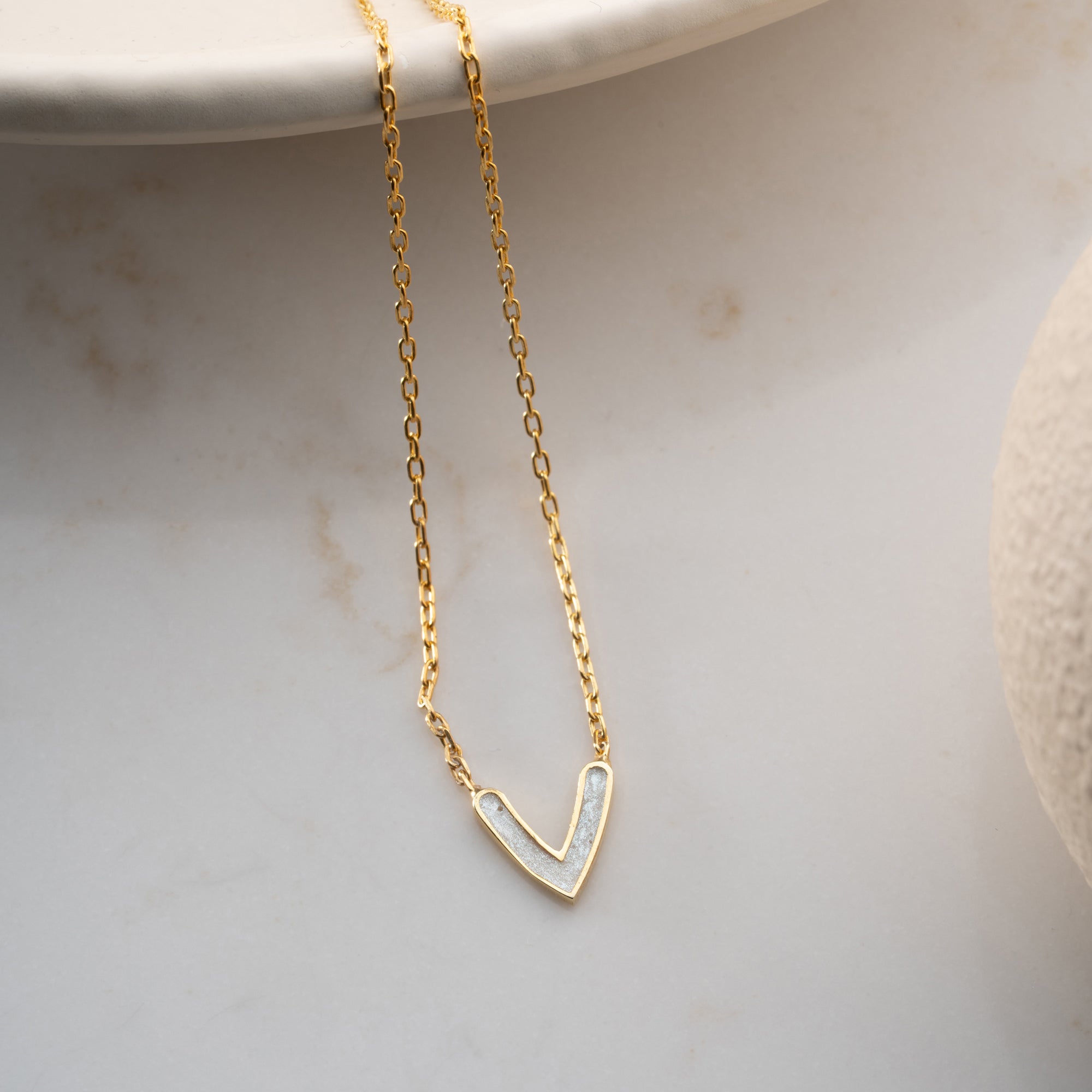 MINIMAL VITT HJÄRTA KRAGE | 925 SILVER