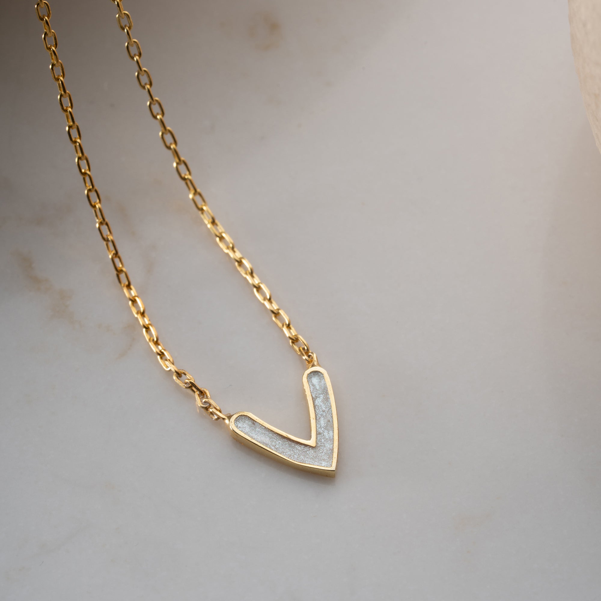 MINIMAL VITT HJÄRTA KRAGE | 925 SILVER