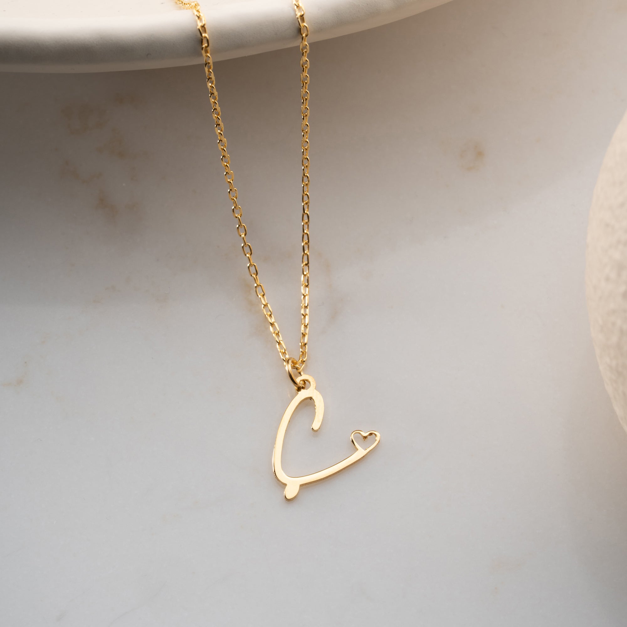 STORT BREV KRAGE MED MINI-HJÄRTA | 925 SILVER