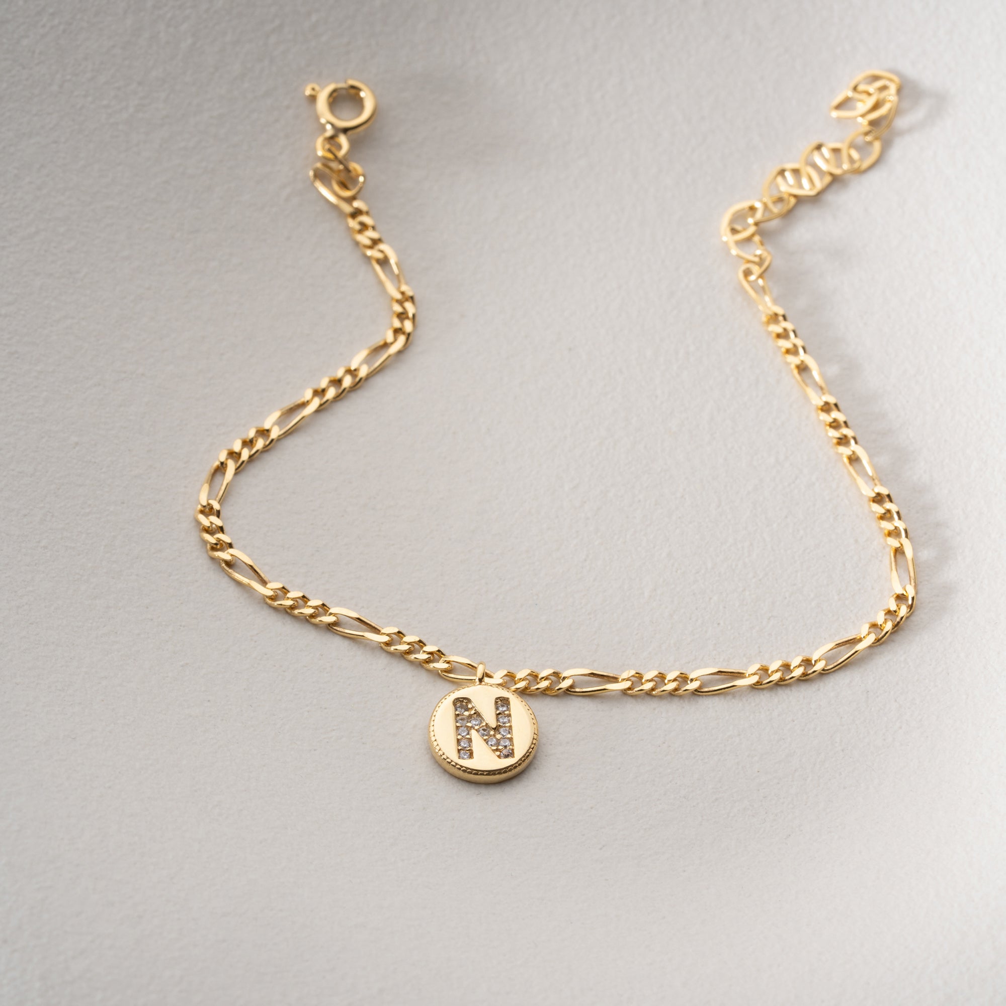 ARMBAND MED ZIRKONIUMPLATTA MED BOKSTAVER | 925 SILVER