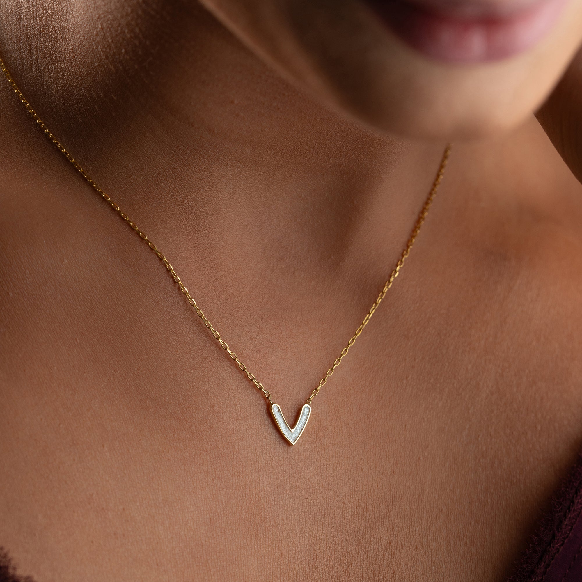 MINIMAL VITT HJÄRTA KRAGE | 925 SILVER