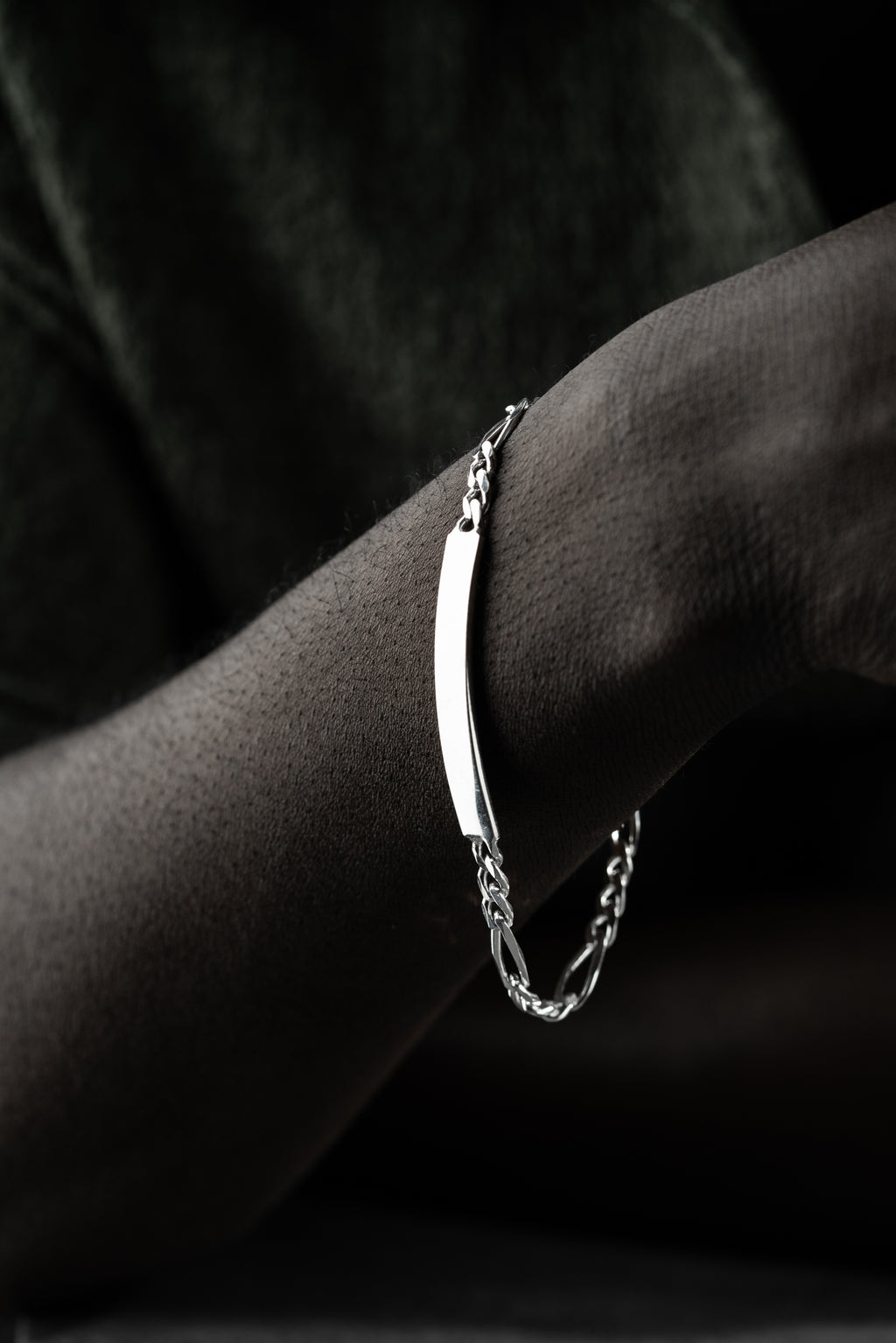 STORT FIGARO ARMBAND MED GRAVER | 925 SILVER